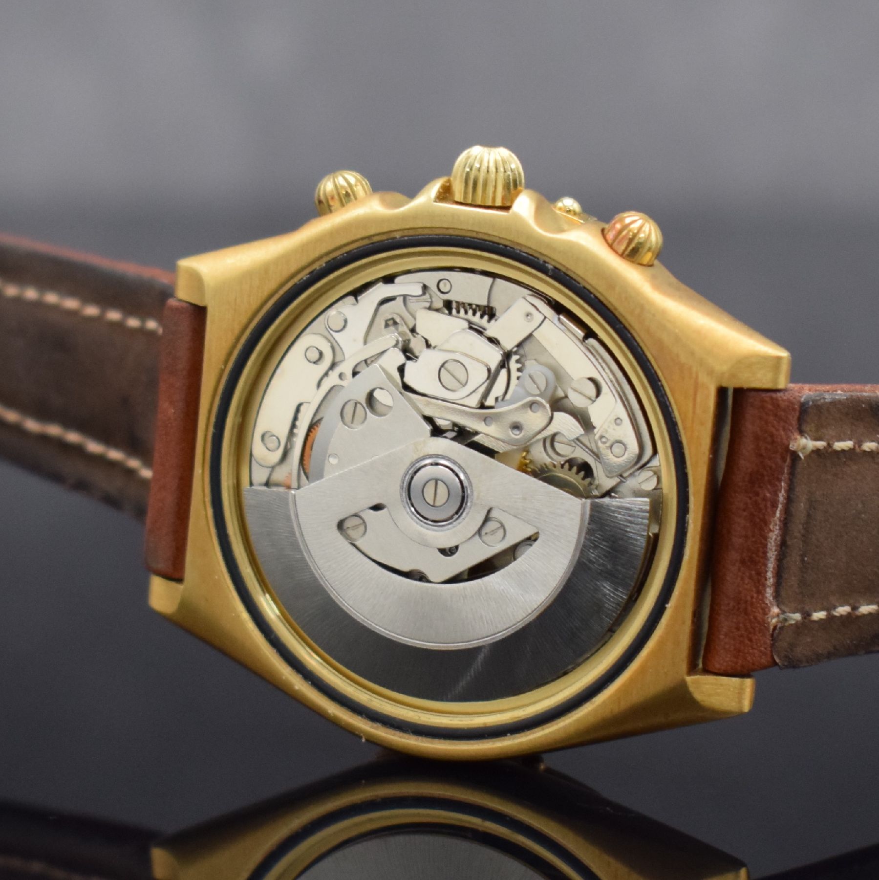 Detail f: BREITLING Chronomat Herrenchronograph in GG 750/000 Referenz 81950, Schweiz um 1990, Automatik, schweres satin. Geh., Boden & Krone verschr., ...