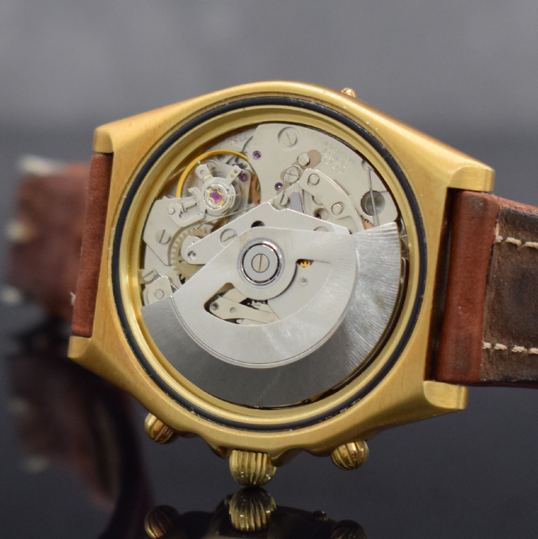 Detail g: BREITLING Chronomat Herrenchronograph in GG 750/000 Referenz 81950, Schweiz um 1990, Automatik, schweres satin. Geh., Boden & Krone verschr., ...