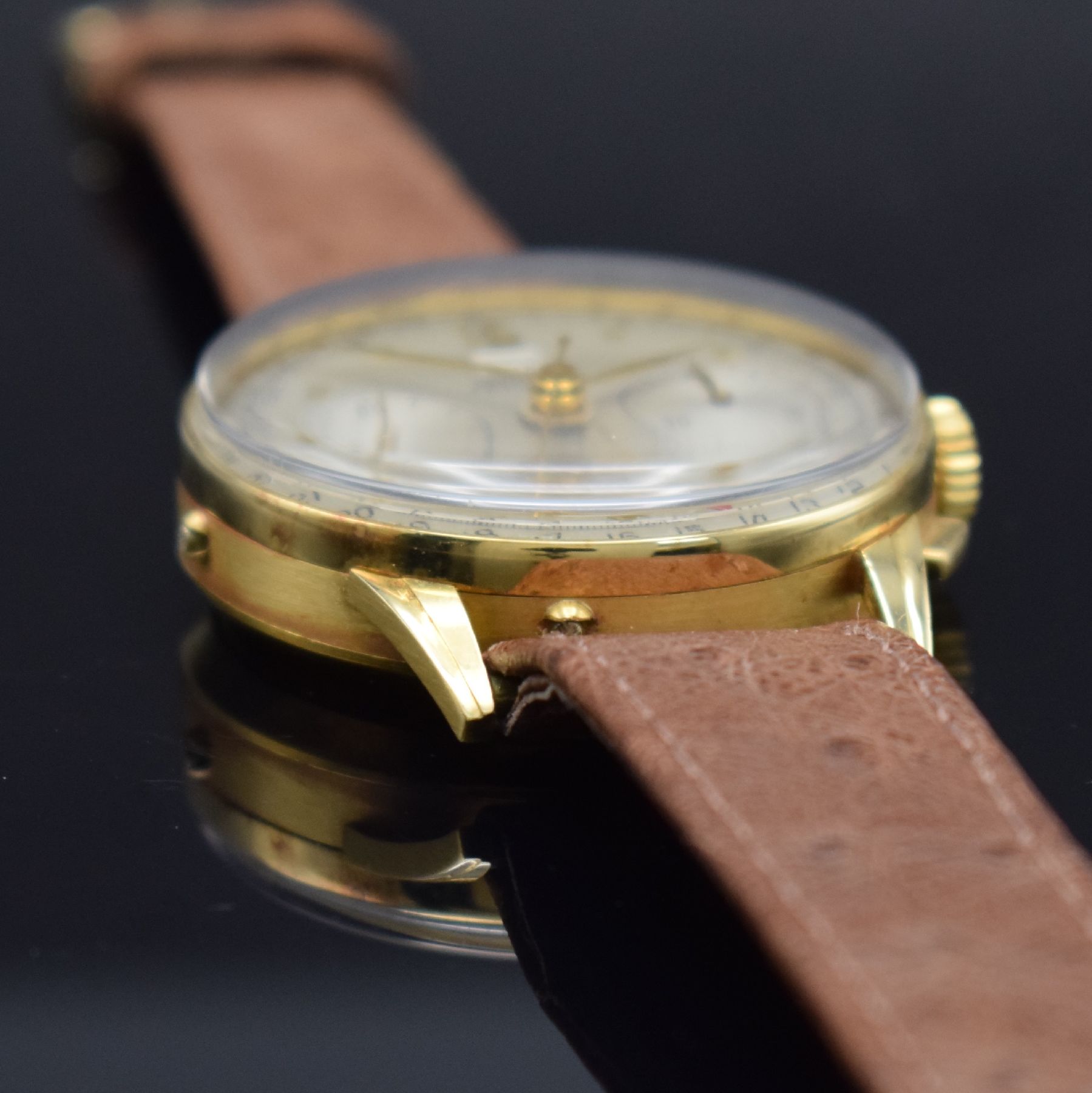Detail i: ANGELUS Chronodato seltener Schaltradchronograph mit Vollkalender in GG 750/000, Schweiz um 1945, Handaufzug, 3-tlg. Geh., Boden & Glasrand aufgedr., ...