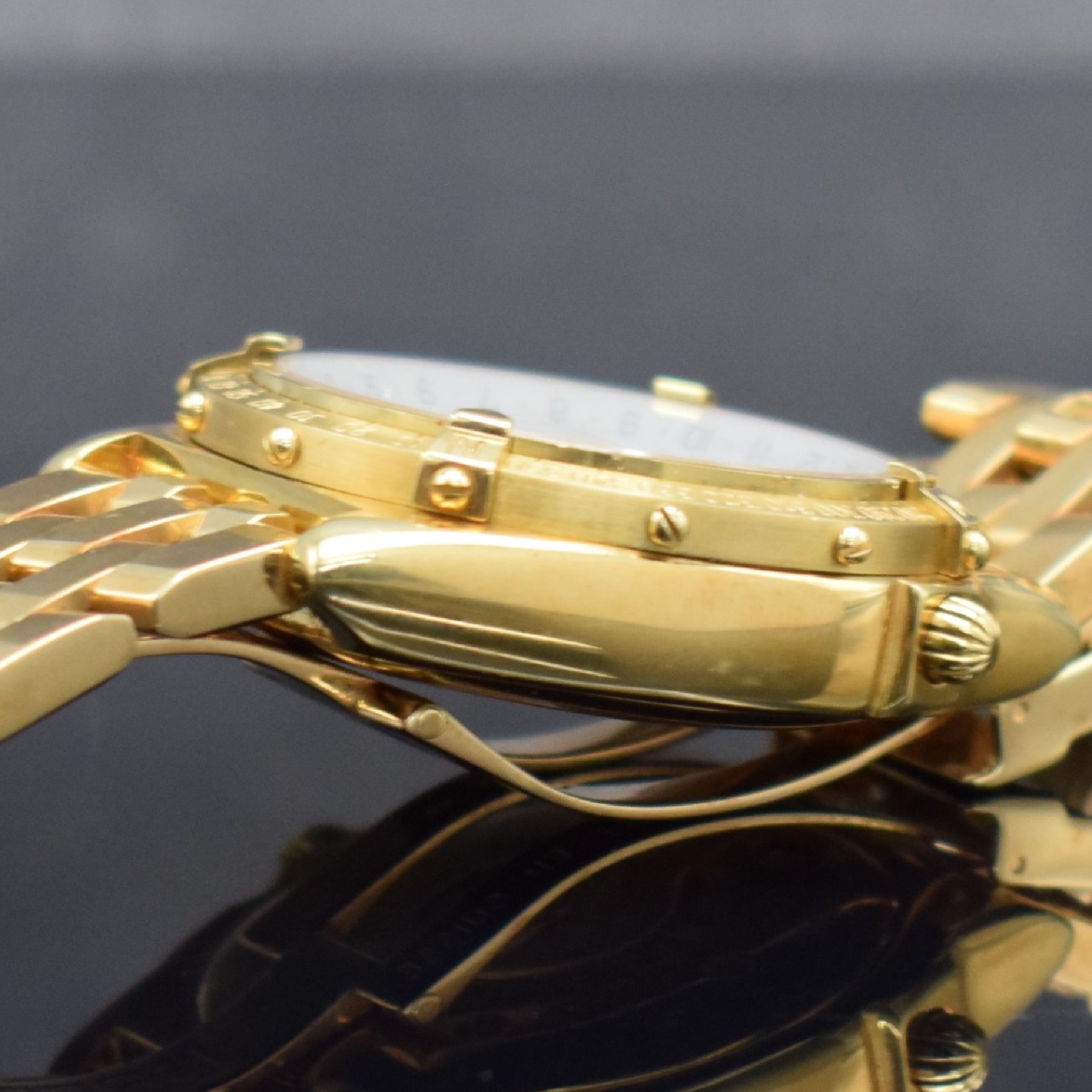 Detail g: BREITLING Duograph schwere Herrenarmbanduhr am Pilotband in GG 750/000 Referenz K15507, Schweiz um 1995, Automatik, pol. Geh., Boden & Krone ...