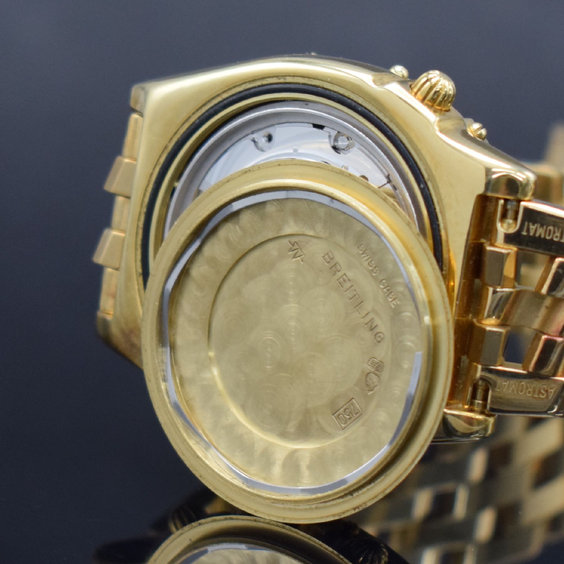 Detail k: BREITLING Duograph schwere Herrenarmbanduhr am Pilotband in GG 750/000 Referenz K15507, Schweiz um 1995, Automatik, pol. Geh., Boden & Krone ...