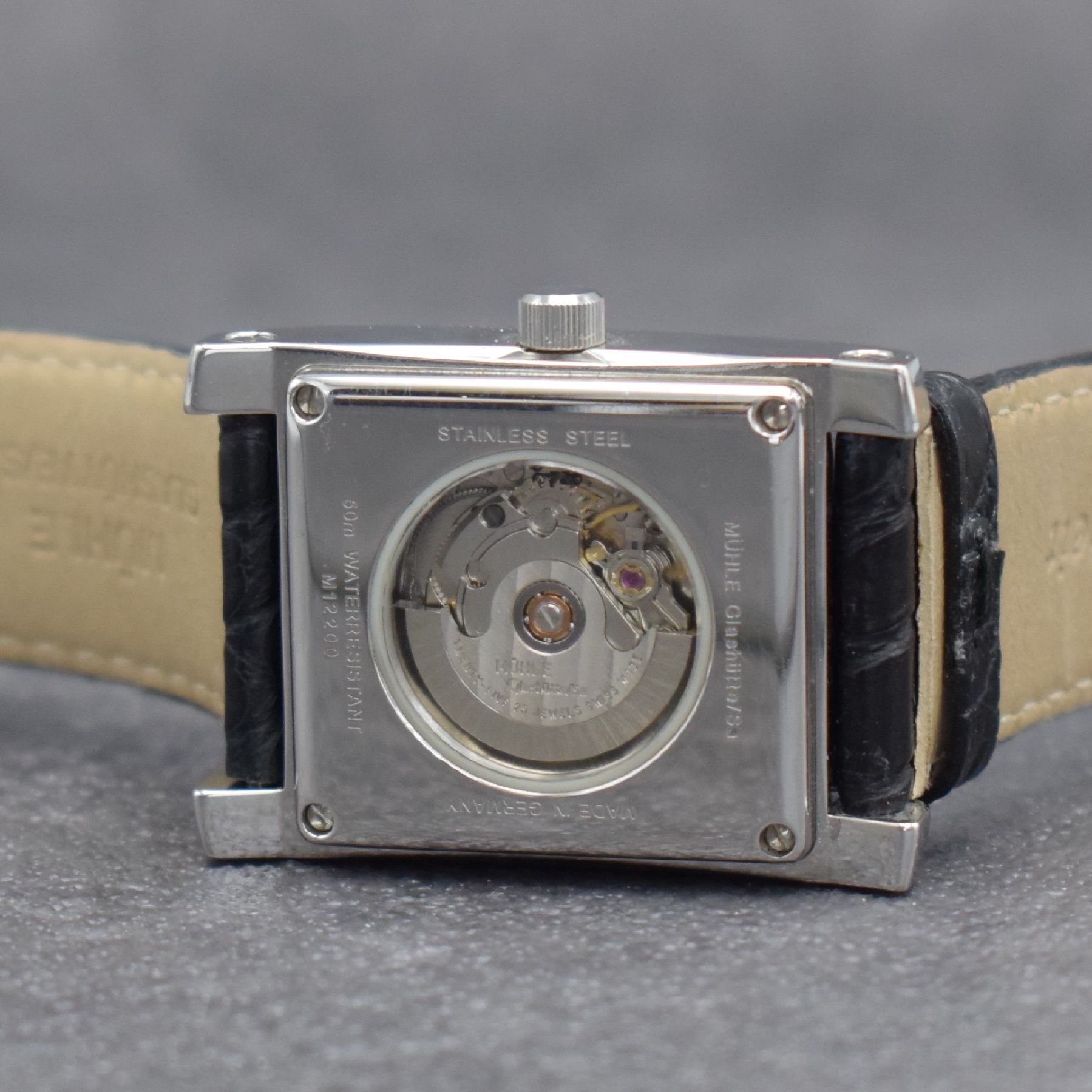 Detail i: LONGINES / MÜHLE GLASHÜTTE 2 rechteckige Armbanduhren in Stahl, Schweiz/Deutschland um 2000, Automatik / Quartz, 4-fach verschr. Geh., 1. Mühle ...