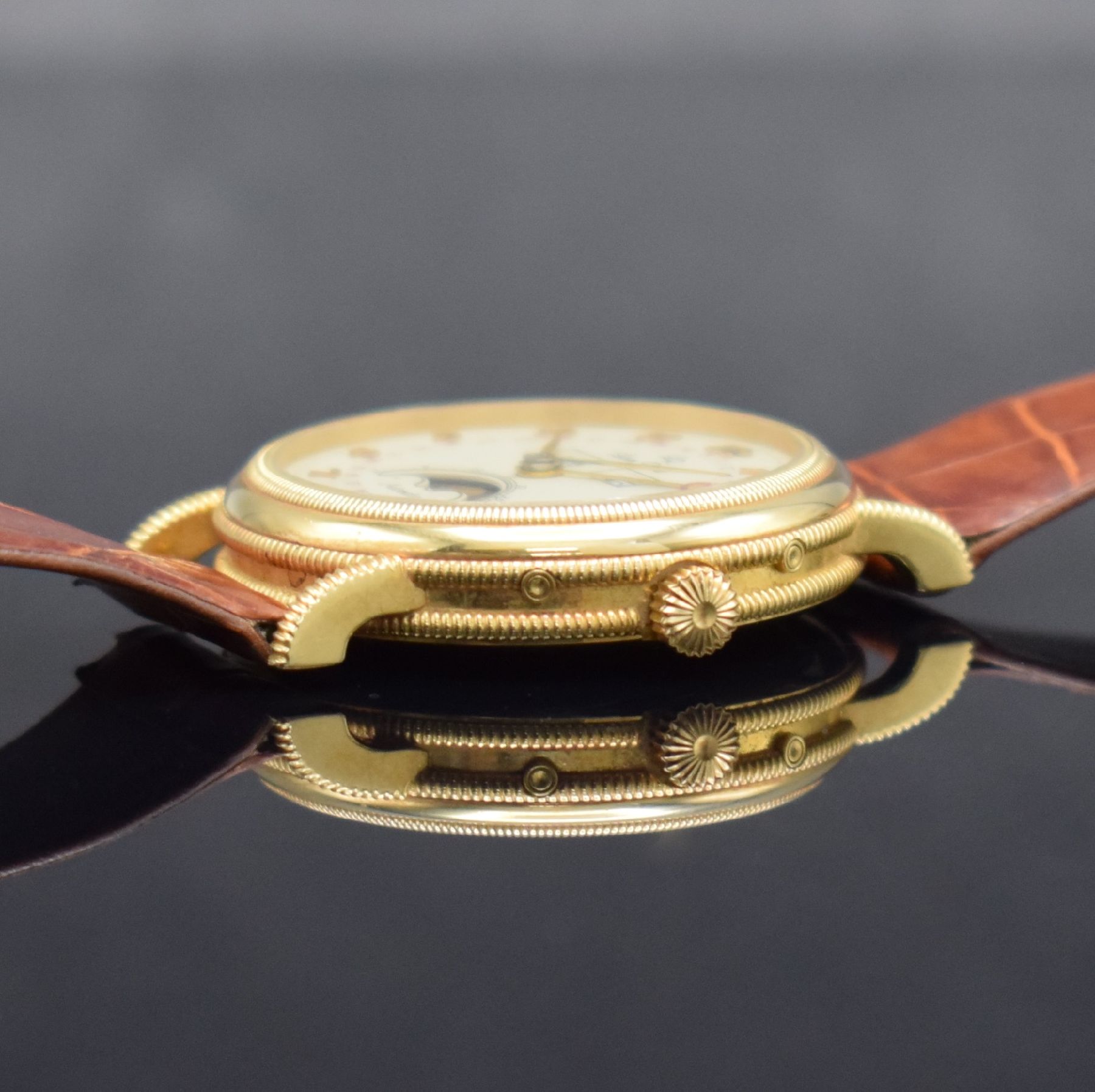 Detail c: LUCIEN ROCHAT Vollkalender-Herrenarmbanduhr in GG 750/000, Schweiz um 1990, Automatik, 3-tlg. gedr. Geh., Lünette, Anstöße & Rand geriffelt, ...