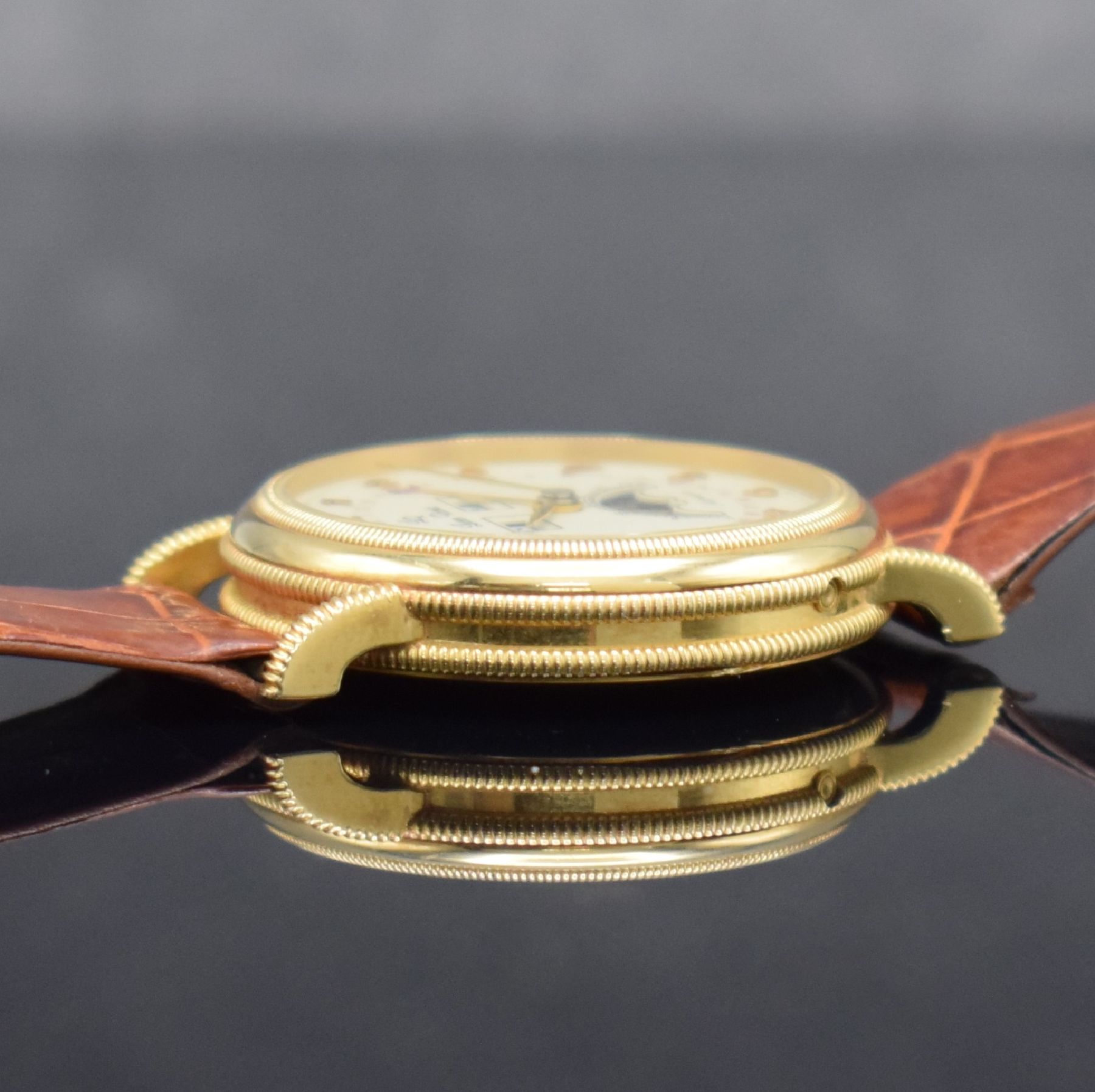Detail d: LUCIEN ROCHAT Vollkalender-Herrenarmbanduhr in GG 750/000, Schweiz um 1990, Automatik, 3-tlg. gedr. Geh., Lünette, Anstöße & Rand geriffelt, ...