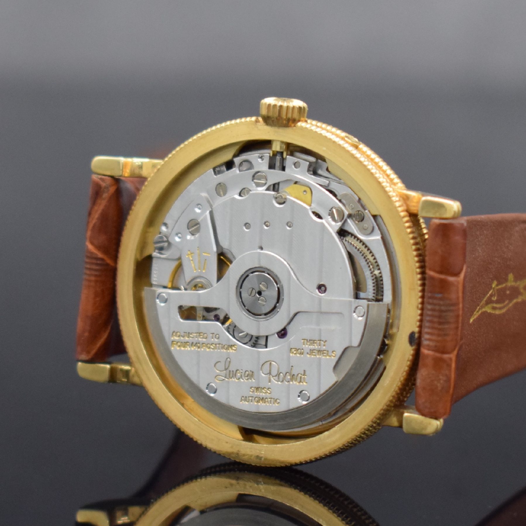 Detail f: LUCIEN ROCHAT Vollkalender-Herrenarmbanduhr in GG 750/000, Schweiz um 1990, Automatik, 3-tlg. gedr. Geh., Lünette, Anstöße & Rand geriffelt, ...