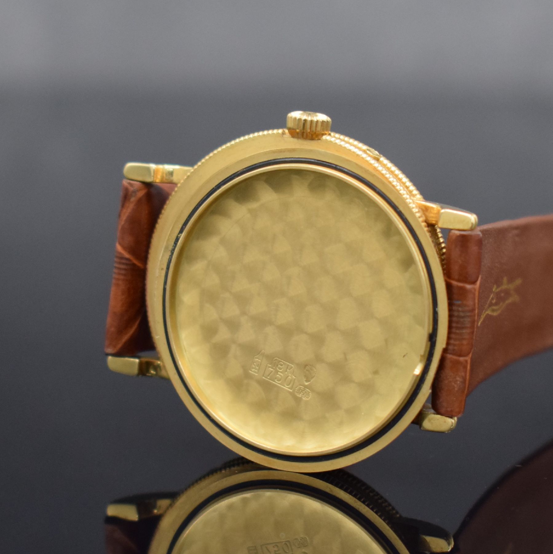 Detail h: LUCIEN ROCHAT Vollkalender-Herrenarmbanduhr in GG 750/000, Schweiz um 1990, Automatik, 3-tlg. gedr. Geh., Lünette, Anstöße & Rand geriffelt, ...