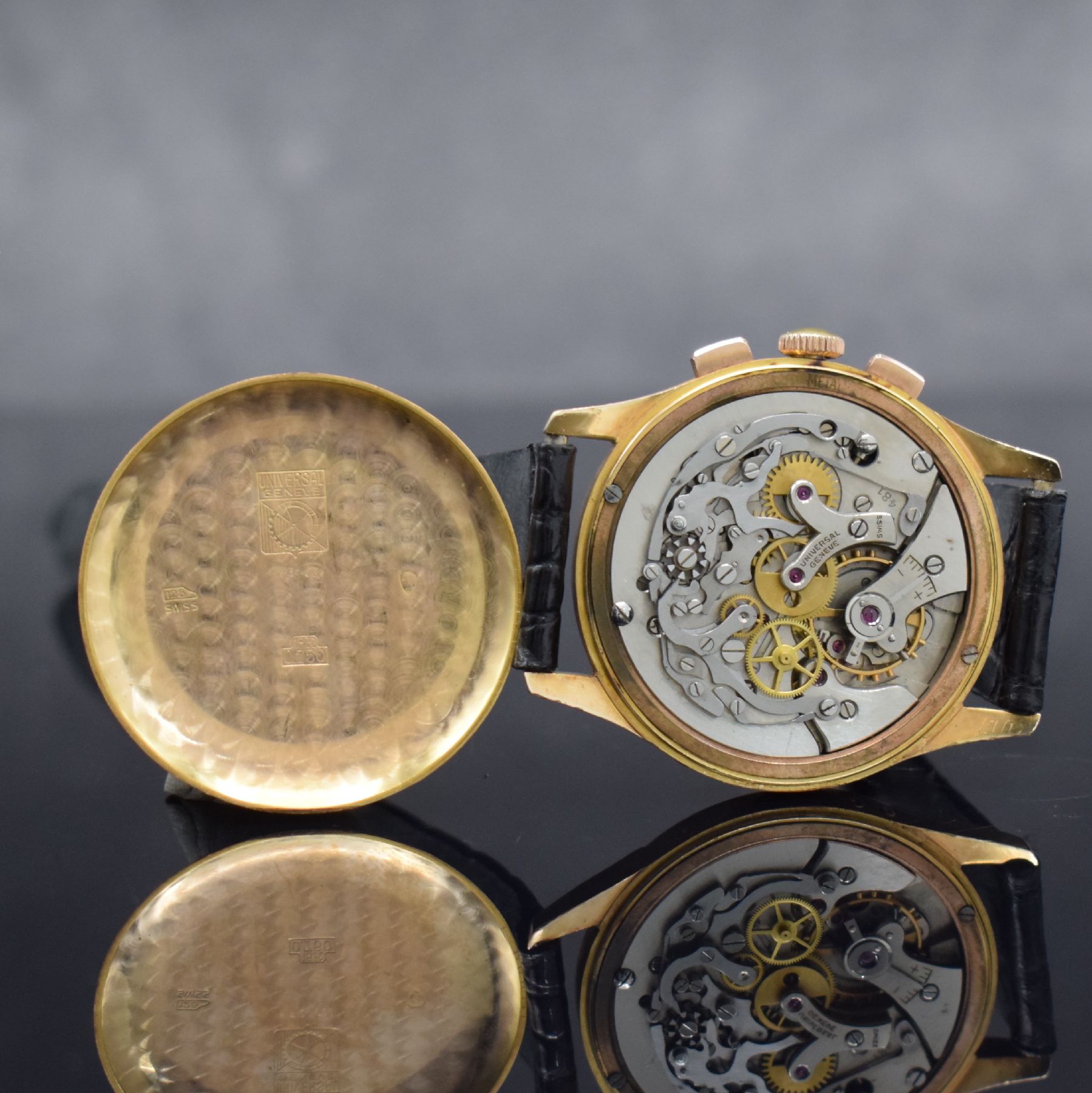 Detail g: UNIVERSAL GENEVE / TÜRLER Tri-Compax 38 mm Schaltradchronograph mit Vollkalender in RG 750/000, Schweiz um 1945, Handaufzug, 3-tlg. Geh., Boden & ...