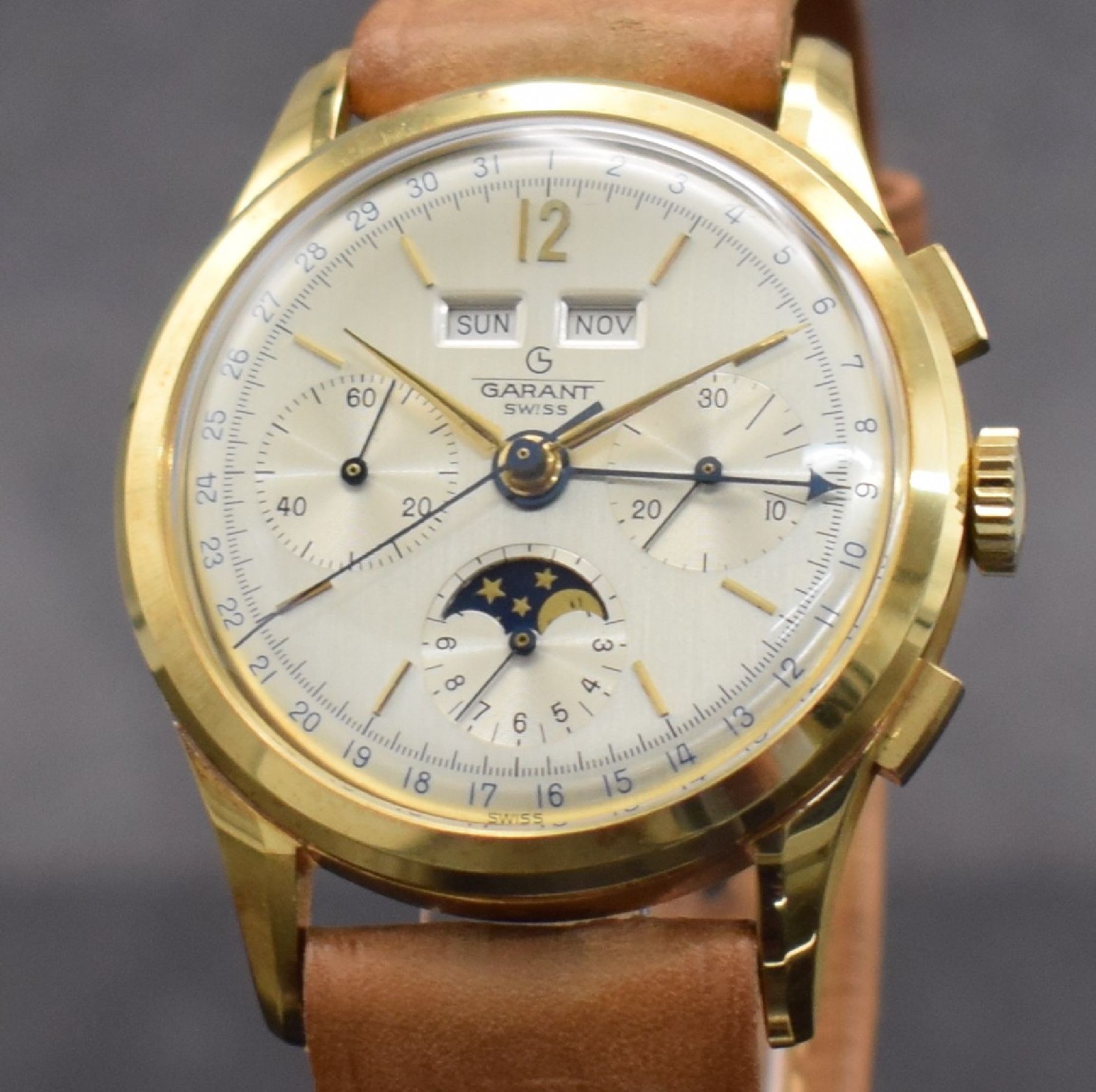Detail d: GARANT Herrenarmbanduhr mit Vollkalender & Chronograph in GG 750/000 mit Kaliber Valjoux 72, Schweiz um 1980, 3-teil. Gehäuse sign. Mathey-Tissot, ...