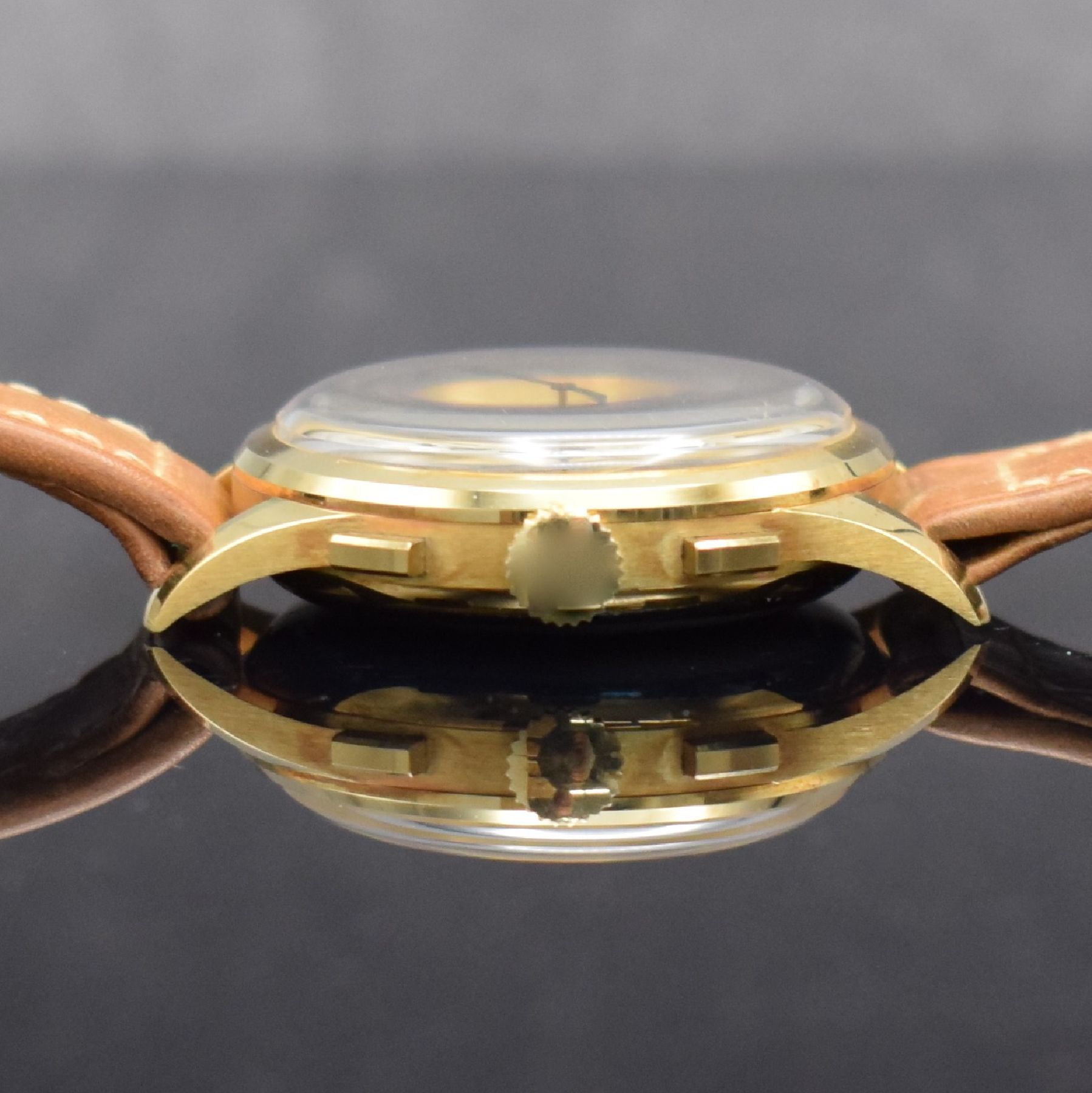 Detail e: GARANT Herrenarmbanduhr mit Vollkalender & Chronograph in GG 750/000 mit Kaliber Valjoux 72, Schweiz um 1980, 3-teil. Gehäuse sign. Mathey-Tissot, ...
