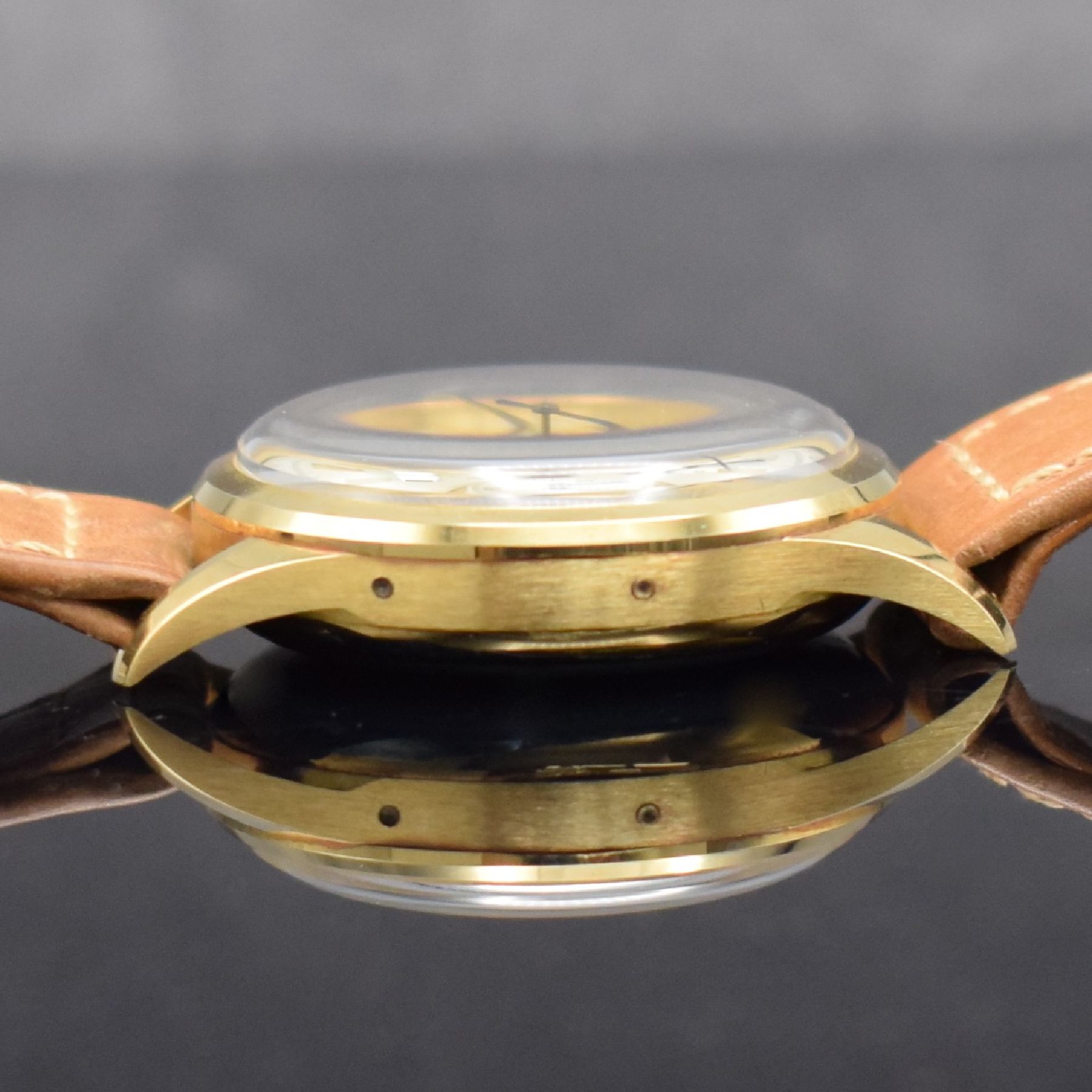 Detail f: GARANT Herrenarmbanduhr mit Vollkalender & Chronograph in GG 750/000 mit Kaliber Valjoux 72, Schweiz um 1980, 3-teil. Gehäuse sign. Mathey-Tissot, ...