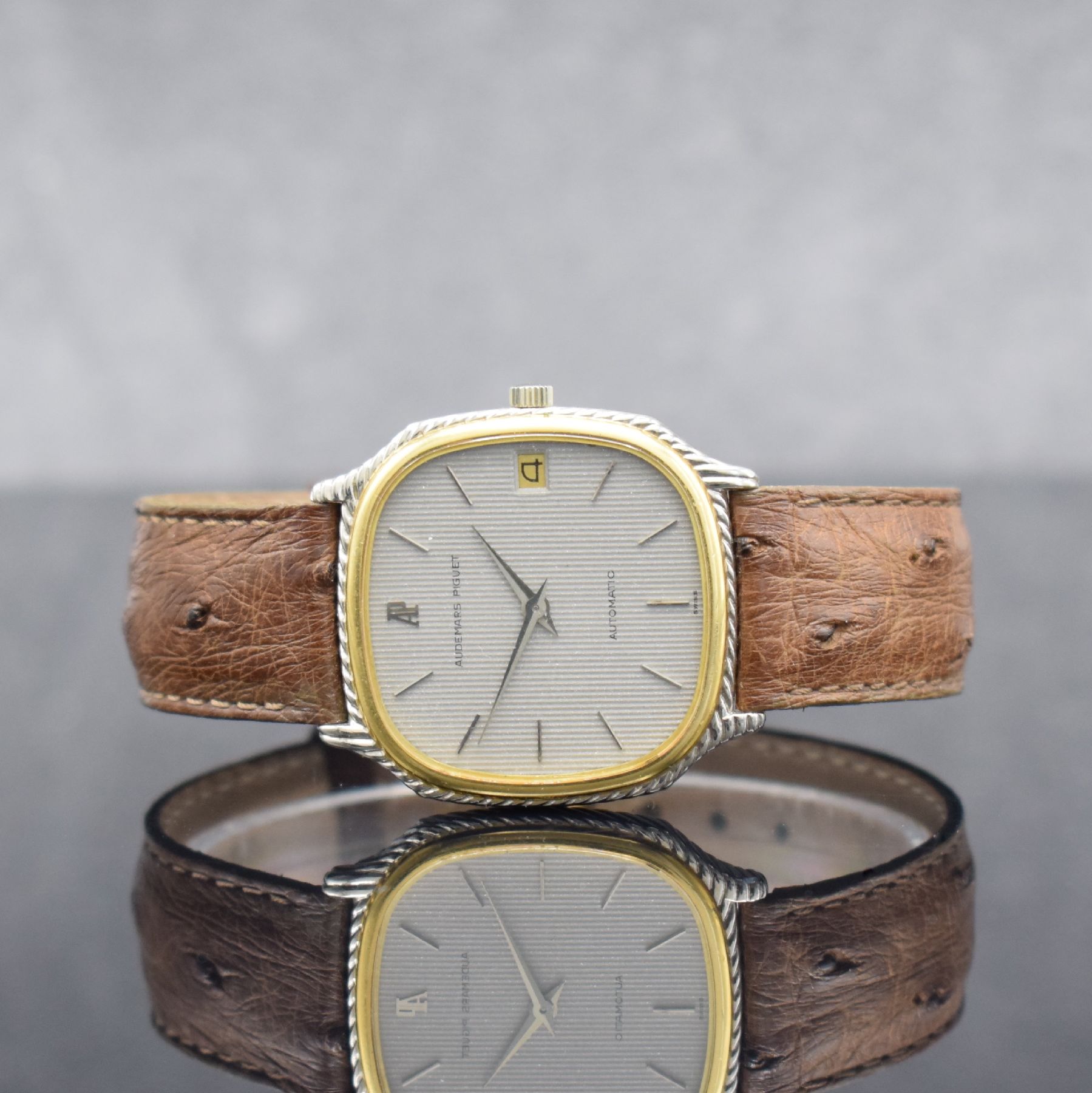 AUDEMARS PIGUET Herrenarmbanduhr in GG/WG 750/000, Automatik, Schweiz um 1977, 3-teil. Geh., Boden 4-fach verschr., vertikal streifenguill. Zifferbl. ...