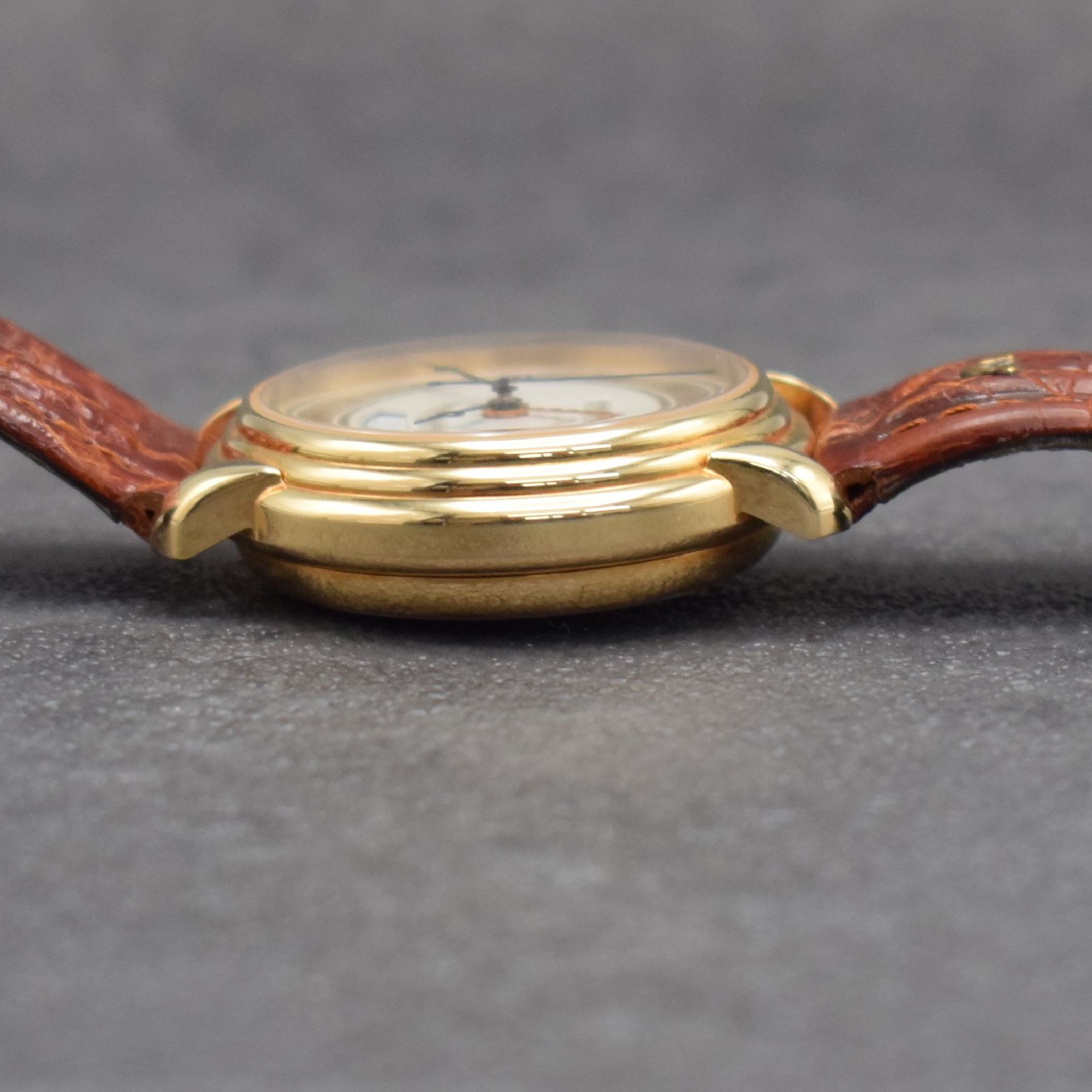 Detail e: MAURICE LACROIX limitierter Armbandwecker in RoseG 750/000, Schweiz um 2000, Ref. 45393, Automatik, lim. Auflage v. 999 Stück, beids. vergl. Geh., ...
