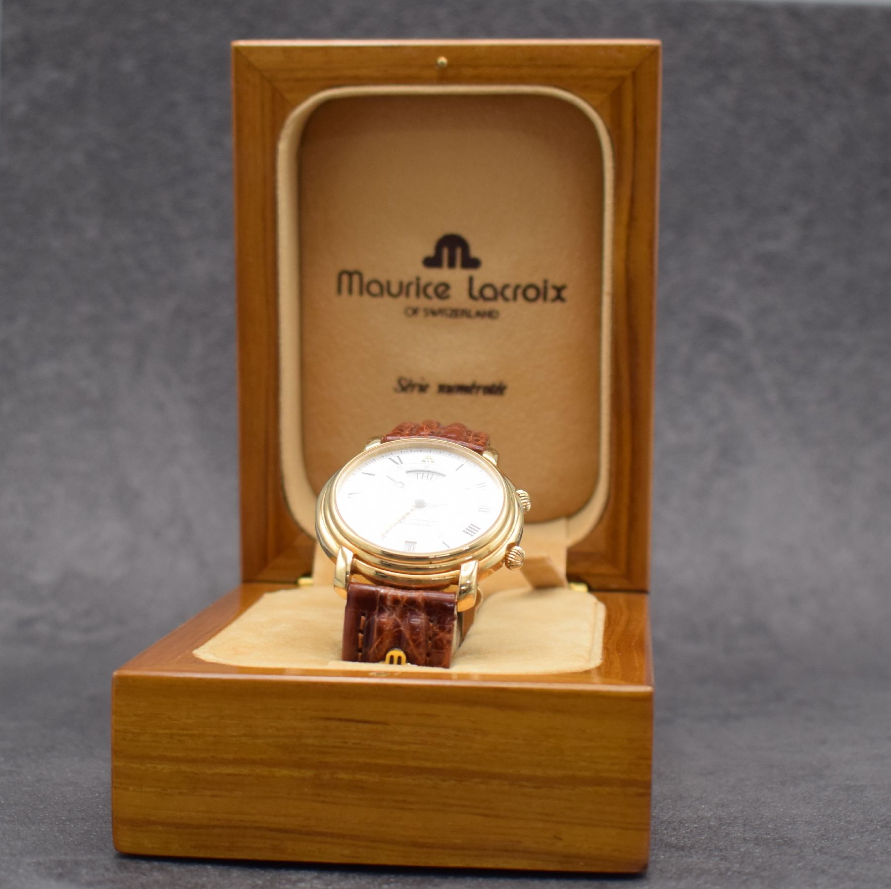 Detail k: MAURICE LACROIX limitierter Armbandwecker in RoseG 750/000, Schweiz um 2000, Ref. 45393, Automatik, lim. Auflage v. 999 Stück, beids. vergl. Geh., ...