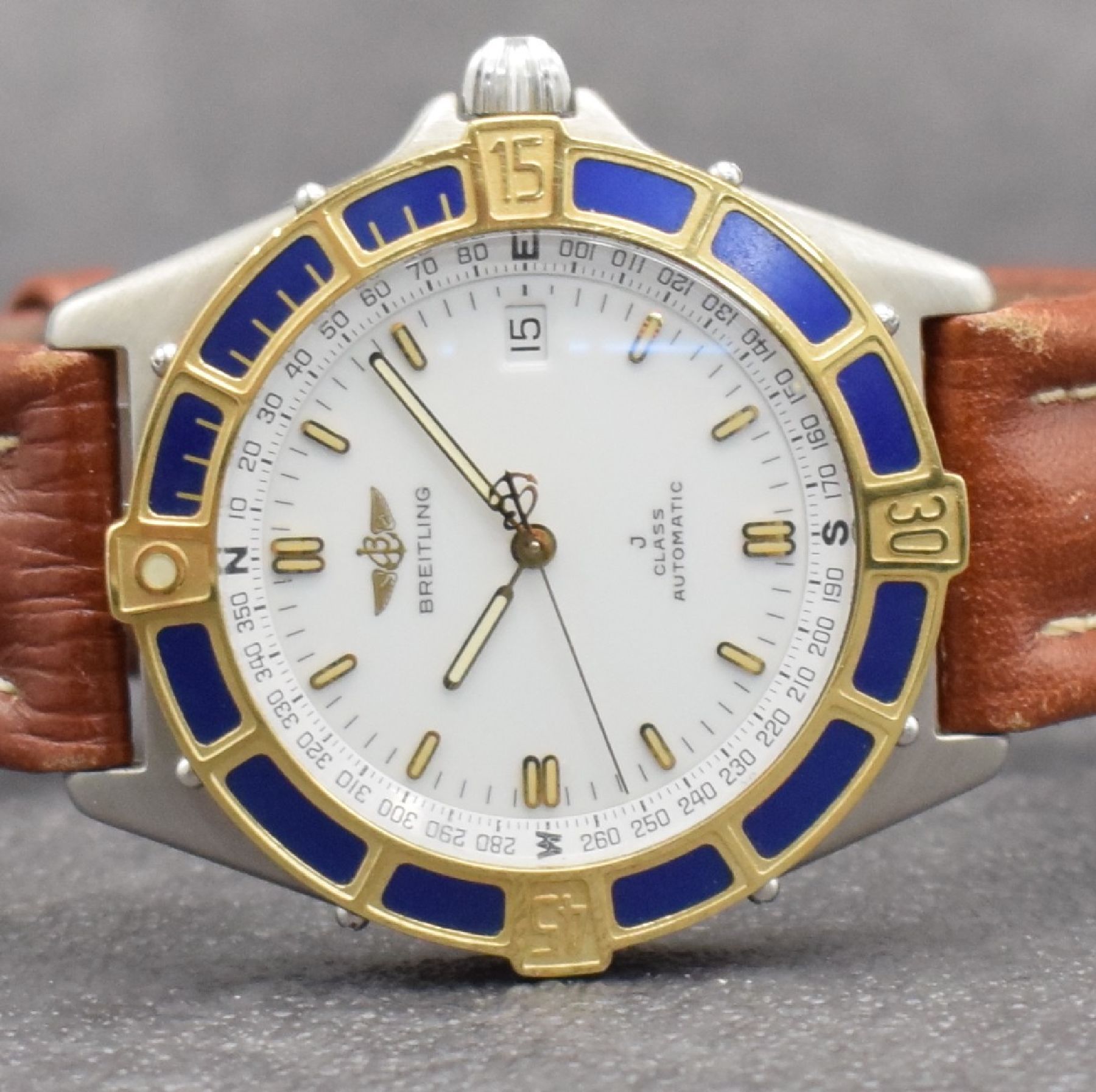 Detail f: BREITLING J-Class Herrenarmbanduhr, Schweiz um 1995, Automatik, Ref. 80250, verschraubtes Edelstahlgeh., eins. drehb. Lünette in GG, orig. Lederband ...