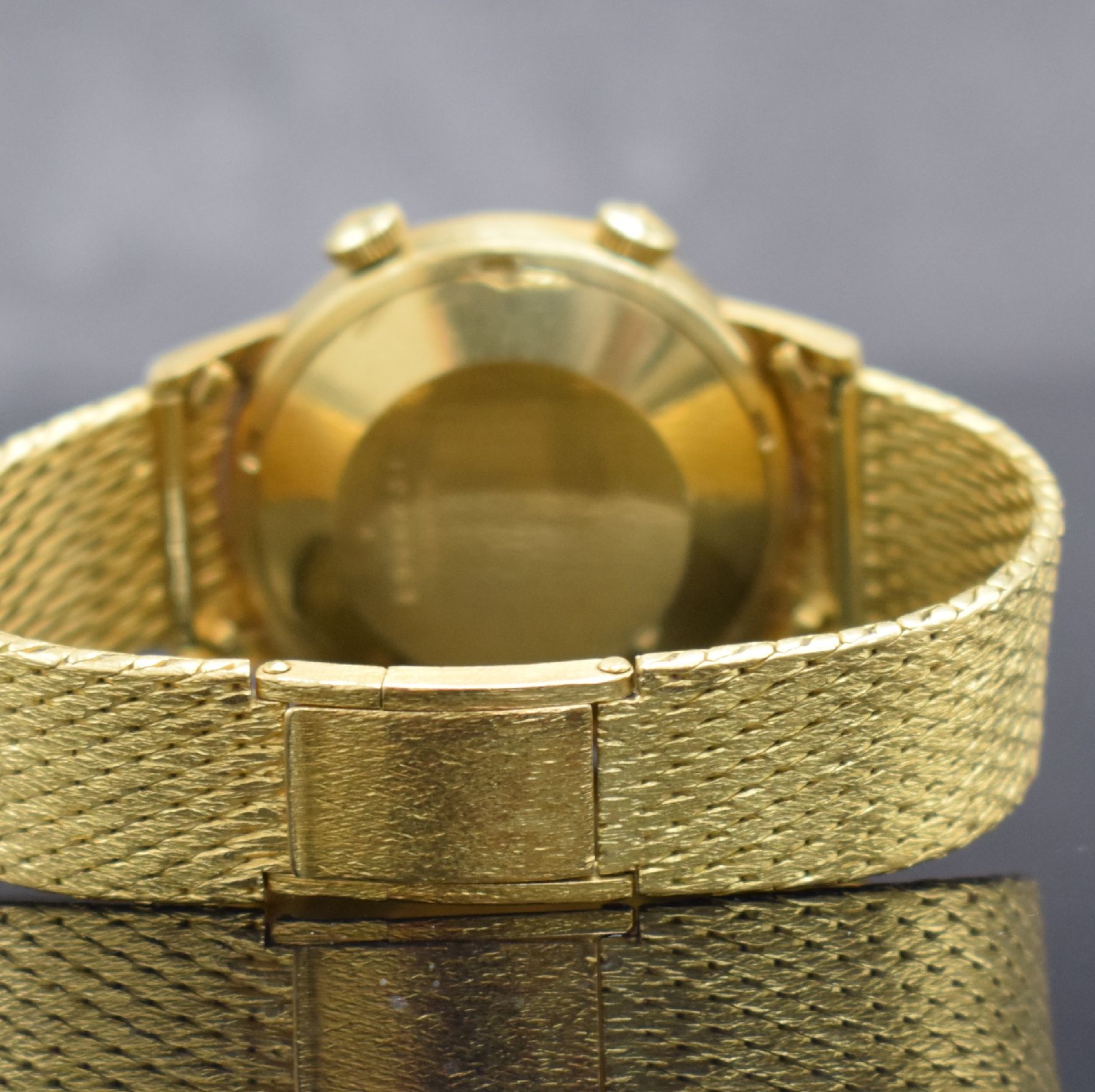 Detail f: Jaeger-LeCoultre Armbandwecker in GG 750/000, Schweiz um 1965, Hammerautomatik, massives Geh., Lünette & Bandanstöße später ziseliert, neutr. ...