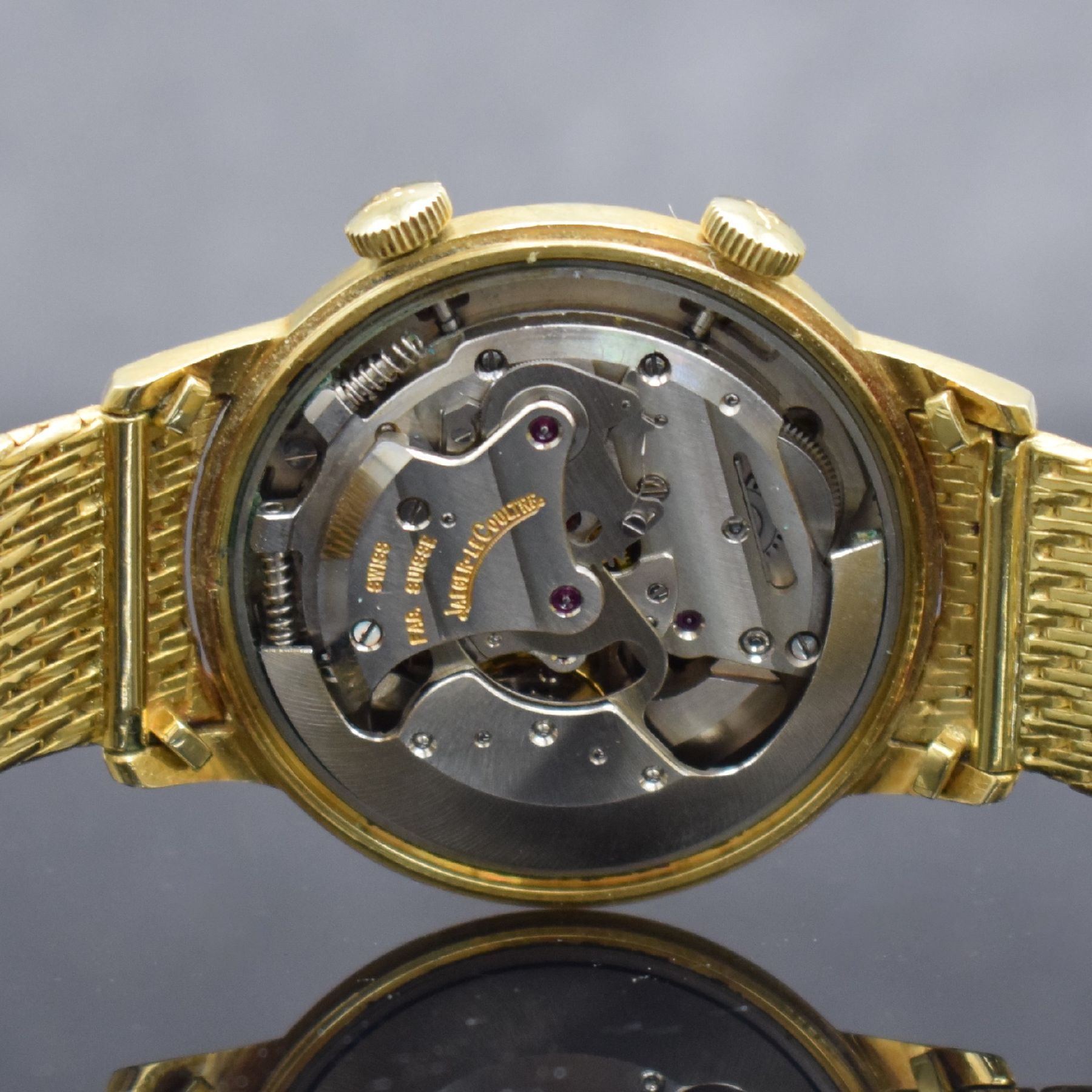 Detail j: Jaeger-LeCoultre Armbandwecker in GG 750/000, Schweiz um 1965, Hammerautomatik, massives Geh., Lünette & Bandanstöße später ziseliert, neutr. ...