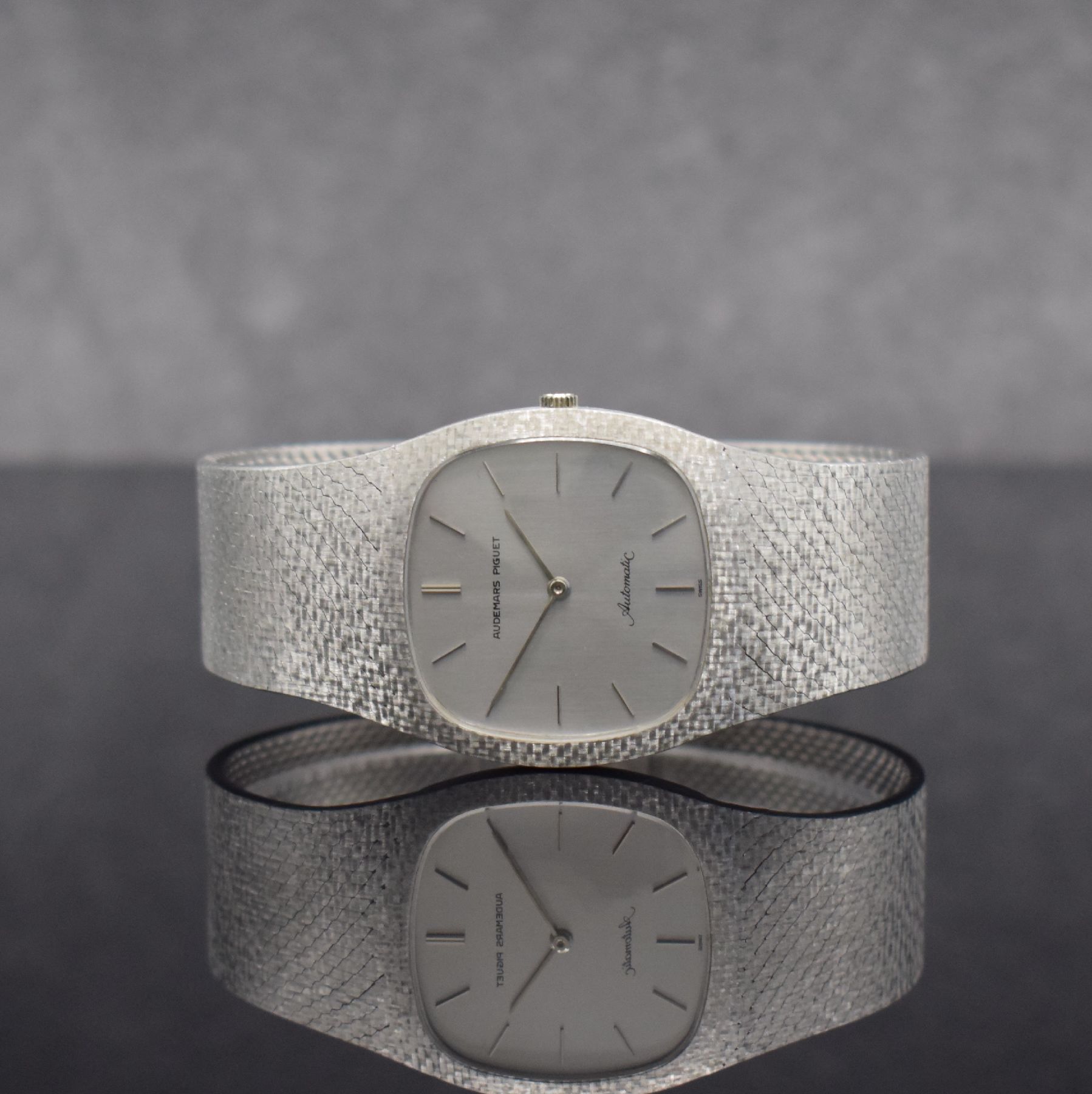 AUDEMARS PIGUET feine Herrenarmbanduhr in WG 750/000, Automatik, Schweiz um 1970, 2-teil. Geh., Boden aufgedr., Milanaiseband, vers. Zifferbl. m. ...