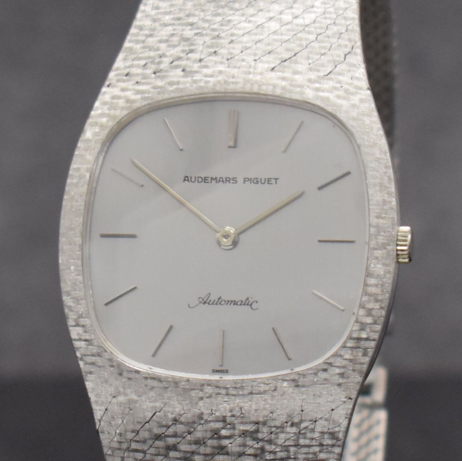 Detail c: AUDEMARS PIGUET feine Herrenarmbanduhr in WG 750/000, Automatik, Schweiz um 1970, 2-teil. Geh., Boden aufgedr., Milanaiseband, vers. Zifferbl. m. ...