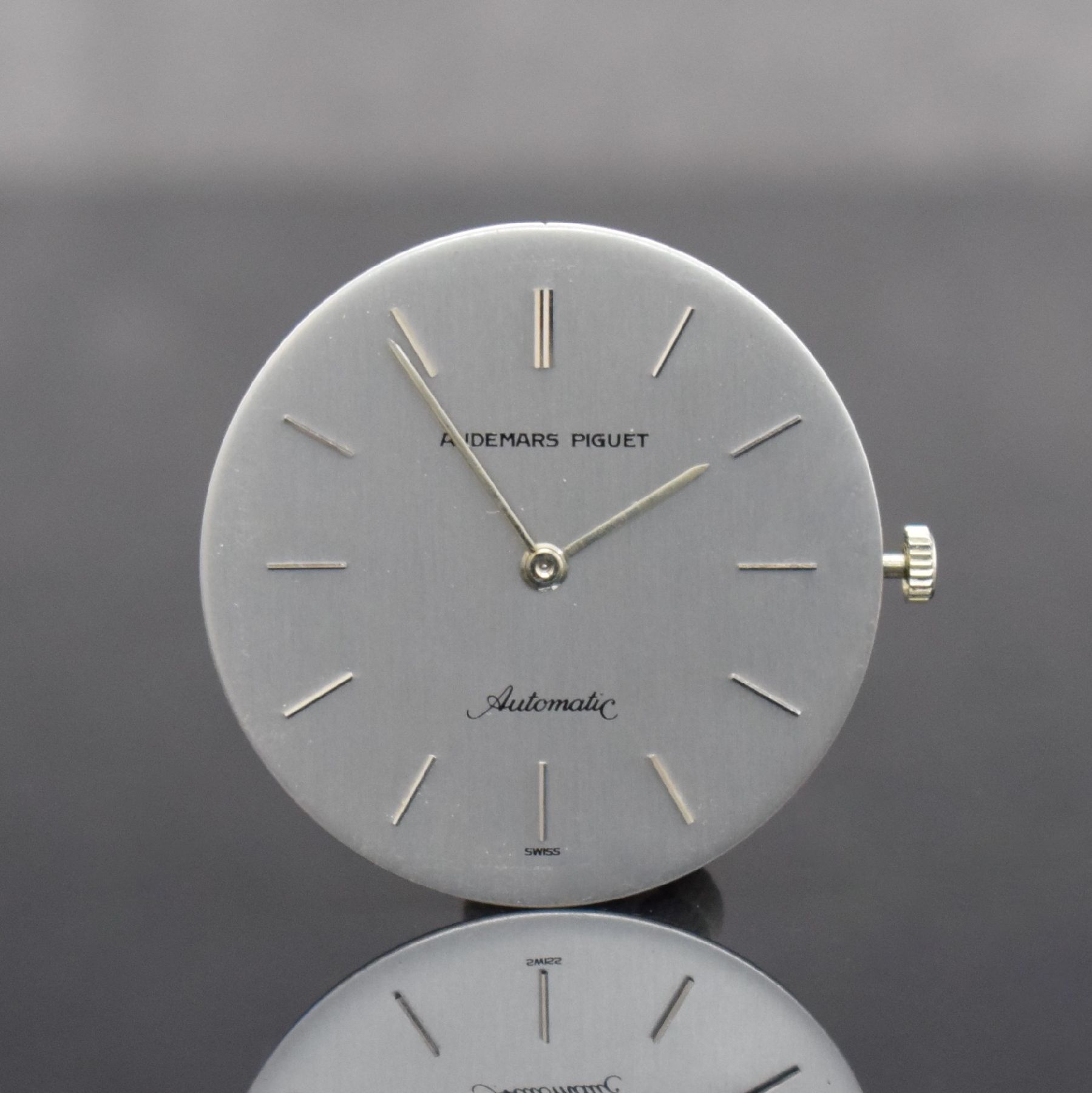 Detail i: AUDEMARS PIGUET feine Herrenarmbanduhr in WG 750/000, Automatik, Schweiz um 1970, 2-teil. Geh., Boden aufgedr., Milanaiseband, vers. Zifferbl. m. ...
