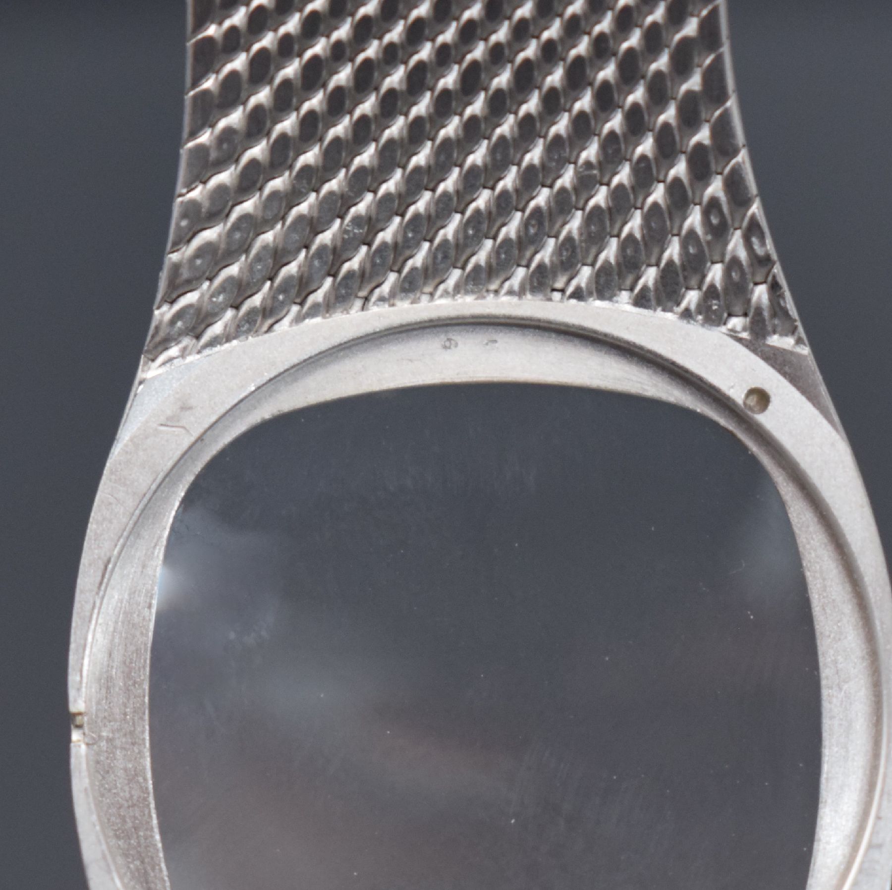 Detail k: AUDEMARS PIGUET feine Herrenarmbanduhr in WG 750/000, Automatik, Schweiz um 1970, 2-teil. Geh., Boden aufgedr., Milanaiseband, vers. Zifferbl. m. ...