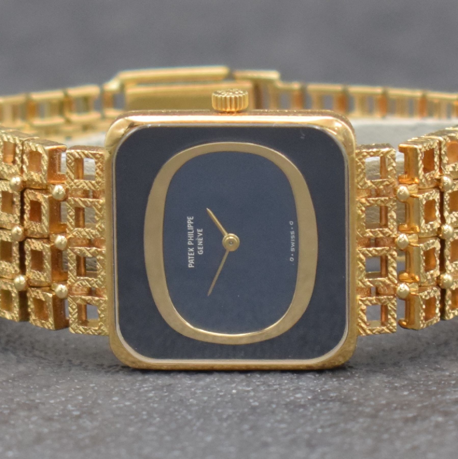 Detail a: PATEK PHILIPPE feine & seltene Damenarmbanduhrin GG 750/000 Referenz 4183 1, Handaufzug, Schweiz 1970er Jahre, 2-teil. Geh., Boden aufgedr., ...