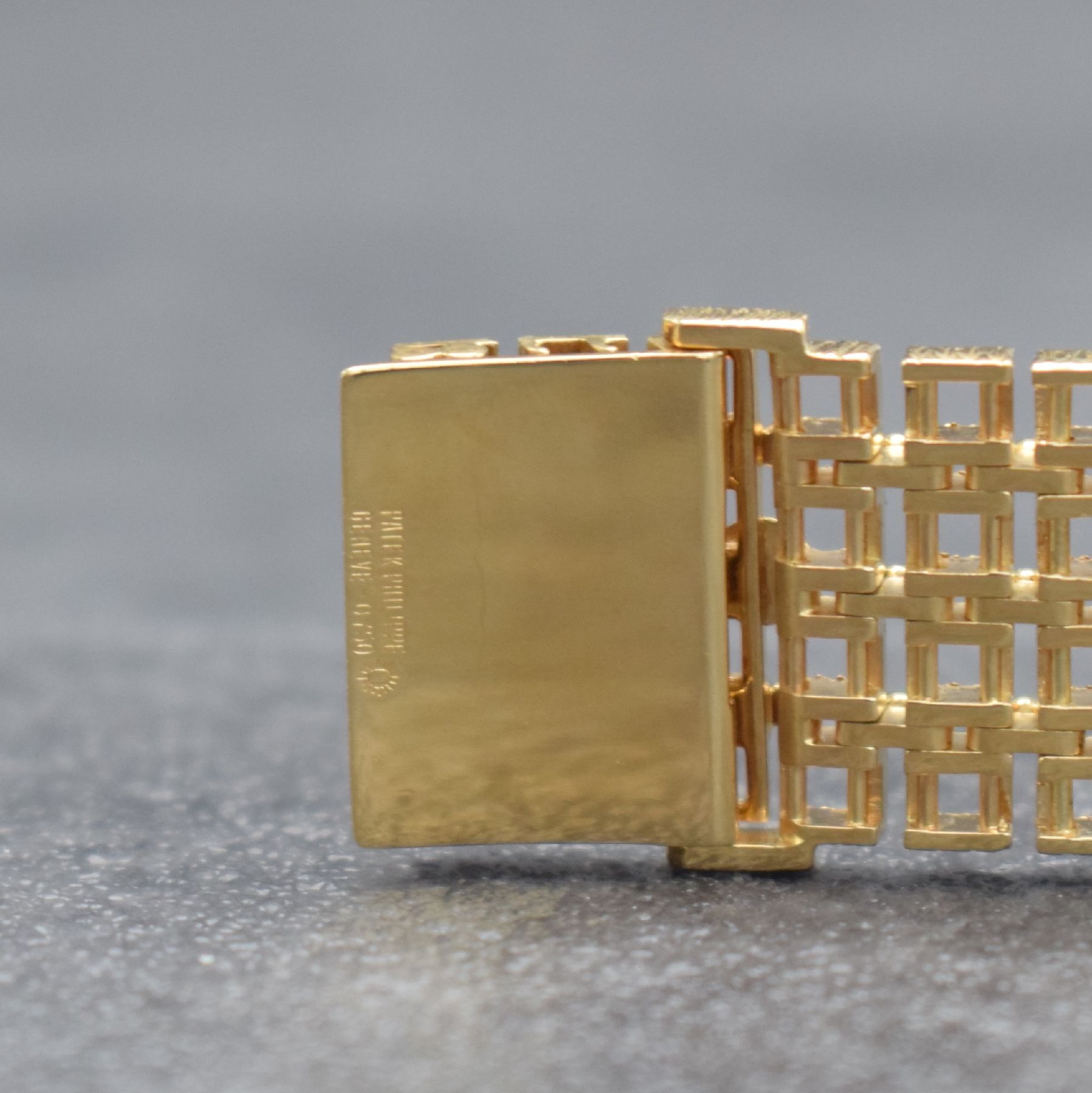 Detail e: PATEK PHILIPPE feine & seltene Damenarmbanduhrin GG 750/000 Referenz 4183 1, Handaufzug, Schweiz 1970er Jahre, 2-teil. Geh., Boden aufgedr., ...
