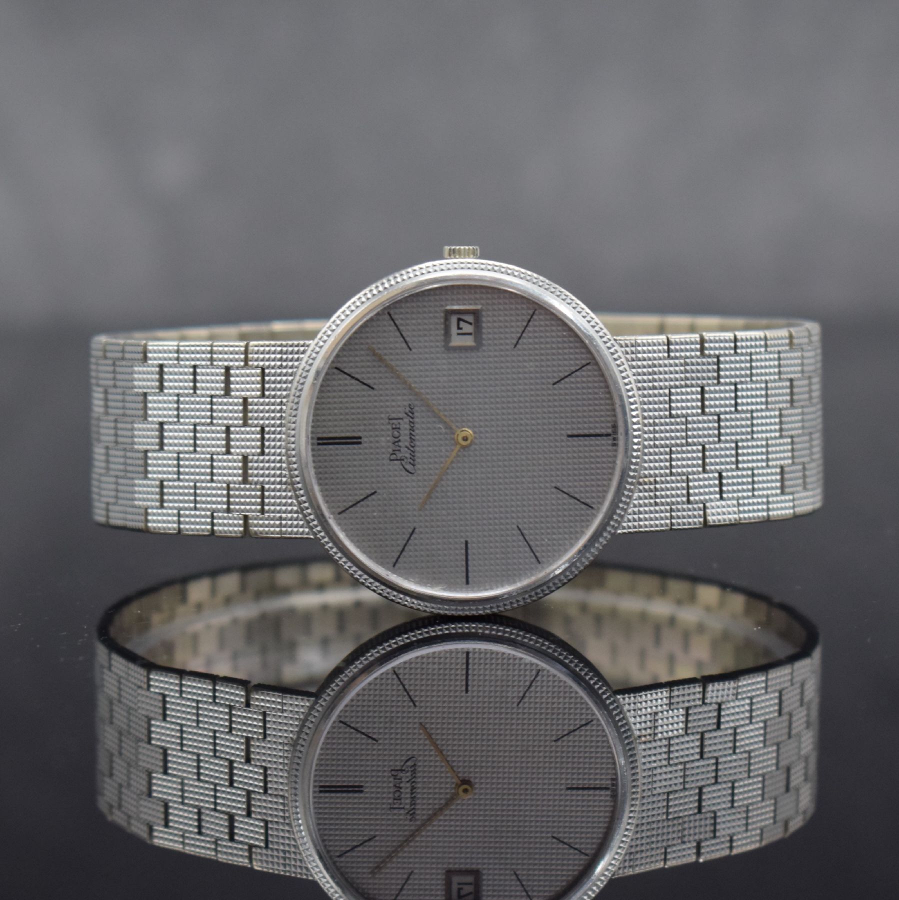 PIAGET Armbanduhr in WG 750/000, Schweiz um 1980, Automatik, Ref. 13601 C4, massives Geh.,Boden aufgedr., silb. Zifferbl. fl., gold. Zeiger, Datum, ...
