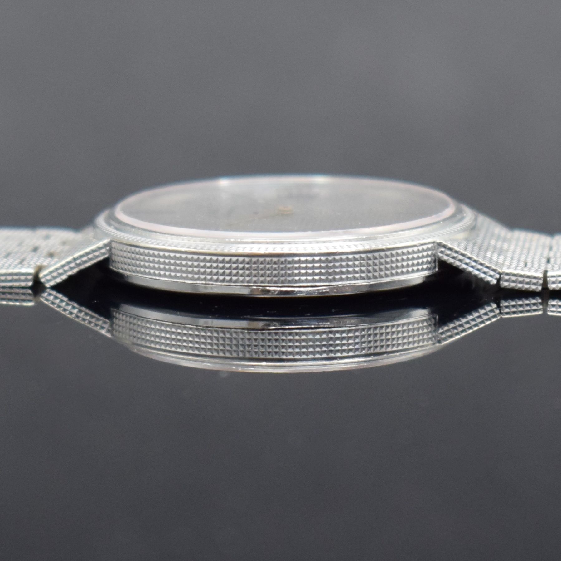Detail g: PIAGET Armbanduhr in WG 750/000, Schweiz um 1980, Automatik, Ref. 13601 C4, massives Geh.,Boden aufgedr., silb. Zifferbl. fl., gold. Zeiger, Datum, ...