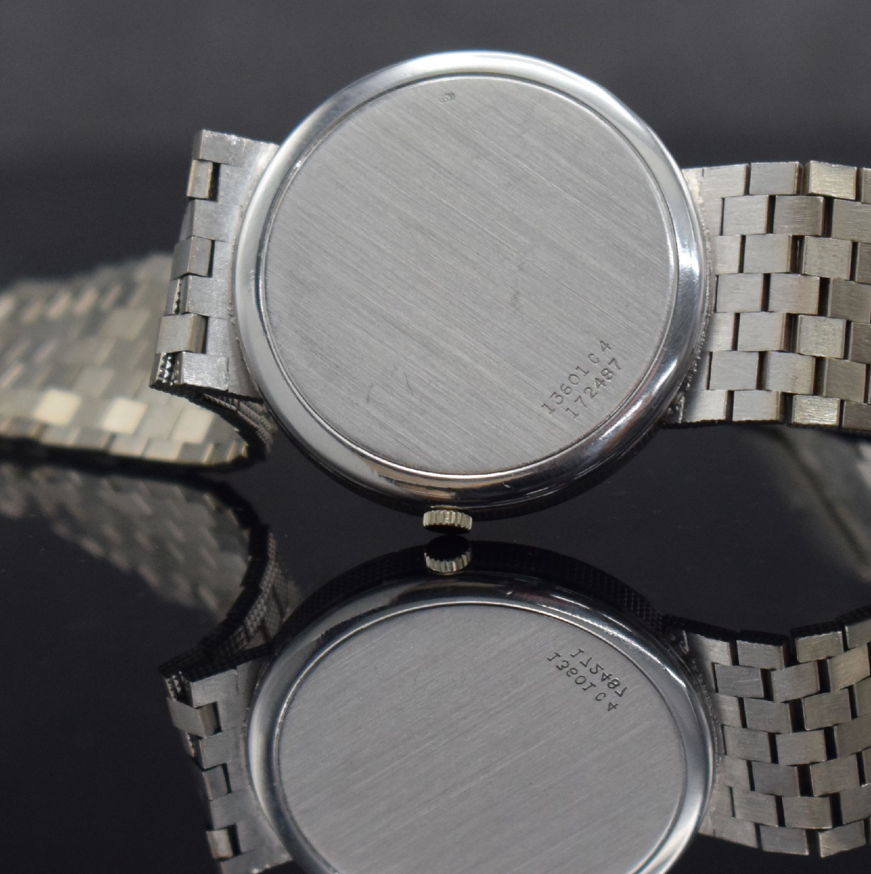 Detail h: PIAGET Armbanduhr in WG 750/000, Schweiz um 1980, Automatik, Ref. 13601 C4, massives Geh.,Boden aufgedr., silb. Zifferbl. fl., gold. Zeiger, Datum, ...