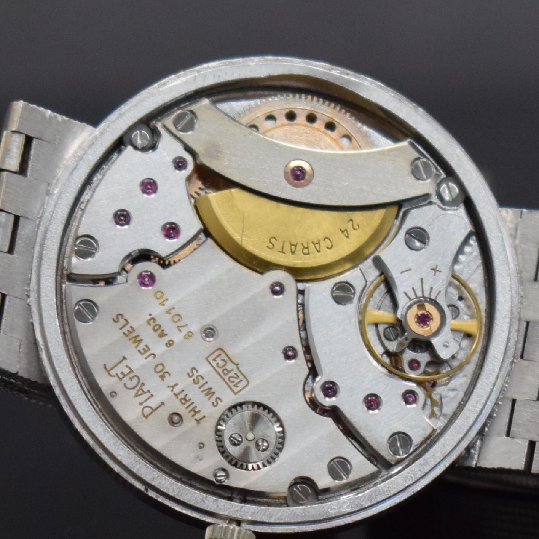 Detail j: PIAGET Armbanduhr in WG 750/000, Schweiz um 1980, Automatik, Ref. 13601 C4, massives Geh.,Boden aufgedr., silb. Zifferbl. fl., gold. Zeiger, Datum, ...