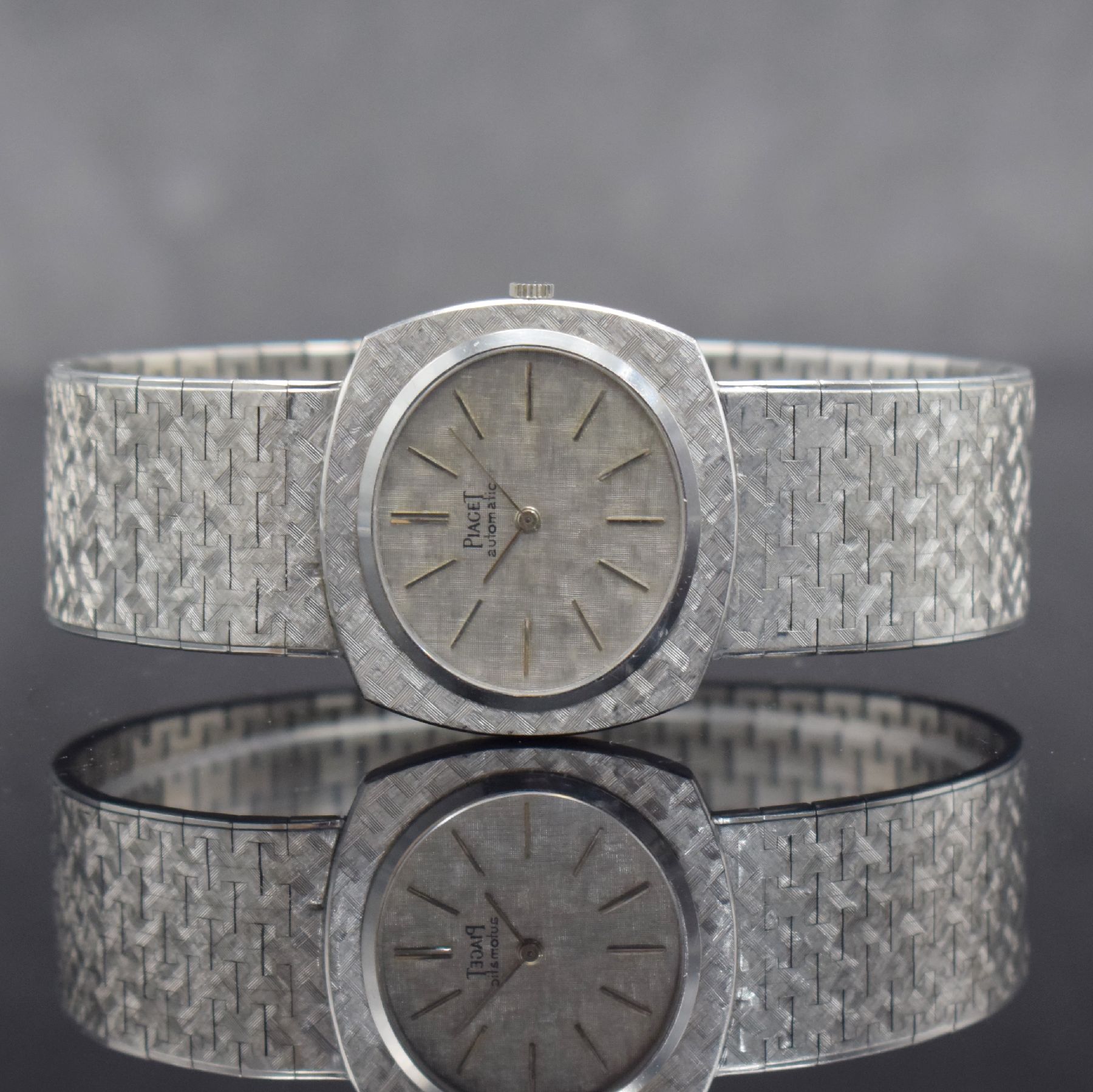 PIAGET Armbanduhr in WG 750/000 Ref. 12441 A3, Schweiz um 1970, Automatik, massives Geh., Boden 4-fach verschr., inkl. Band in 750/000 WG, silb. ...