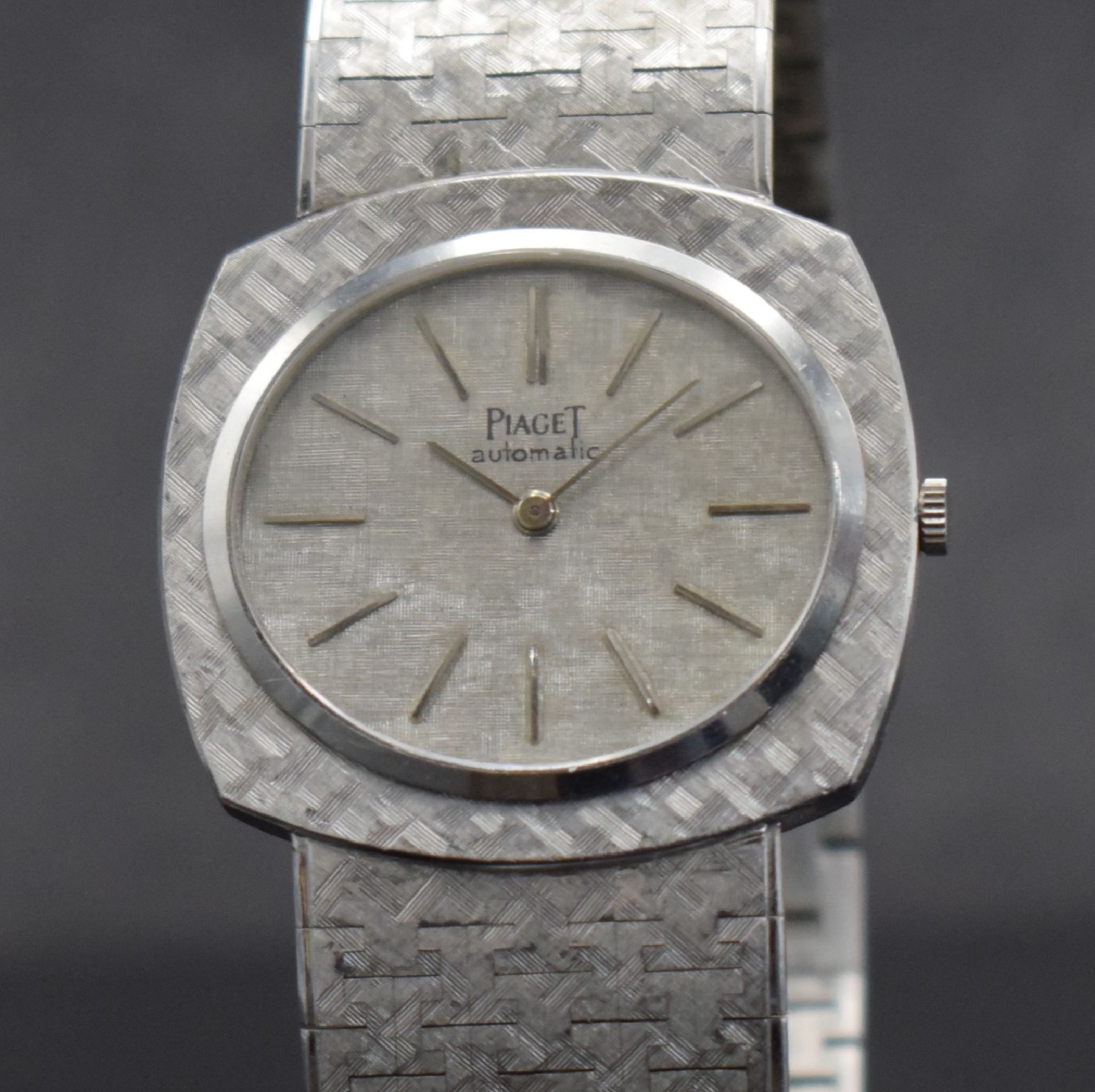 Detail c: PIAGET Armbanduhr in WG 750/000 Ref. 12441 A3, Schweiz um 1970, Automatik, massives Geh., Boden 4-fach verschr., inkl. Band in 750/000 WG, silb. ...