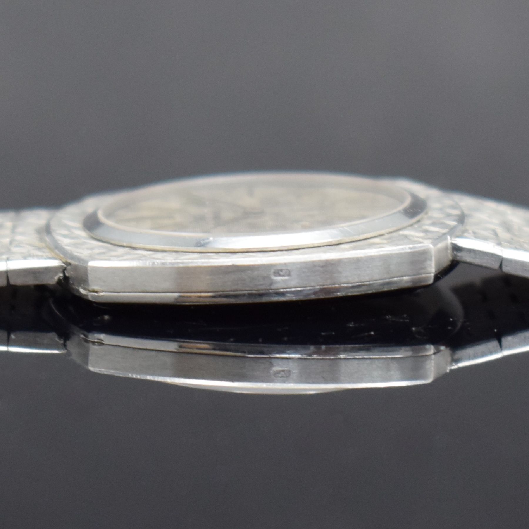Detail h: PIAGET Armbanduhr in WG 750/000 Ref. 12441 A3, Schweiz um 1970, Automatik, massives Geh., Boden 4-fach verschr., inkl. Band in 750/000 WG, silb. ...