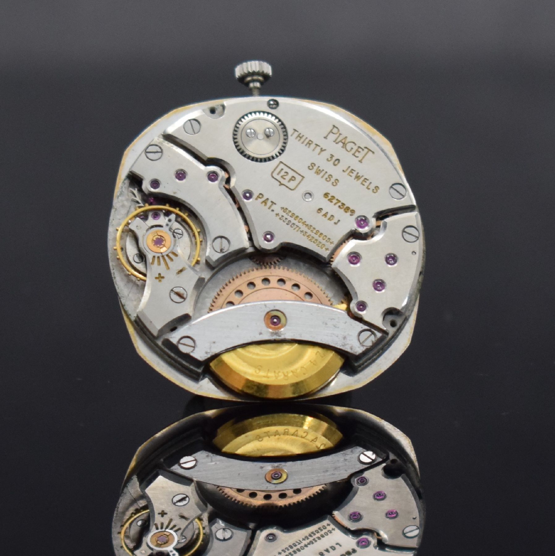 Detail i: PIAGET Armbanduhr in WG 750/000 Ref. 12441 A3, Schweiz um 1970, Automatik, massives Geh., Boden 4-fach verschr., inkl. Band in 750/000 WG, silb. ...