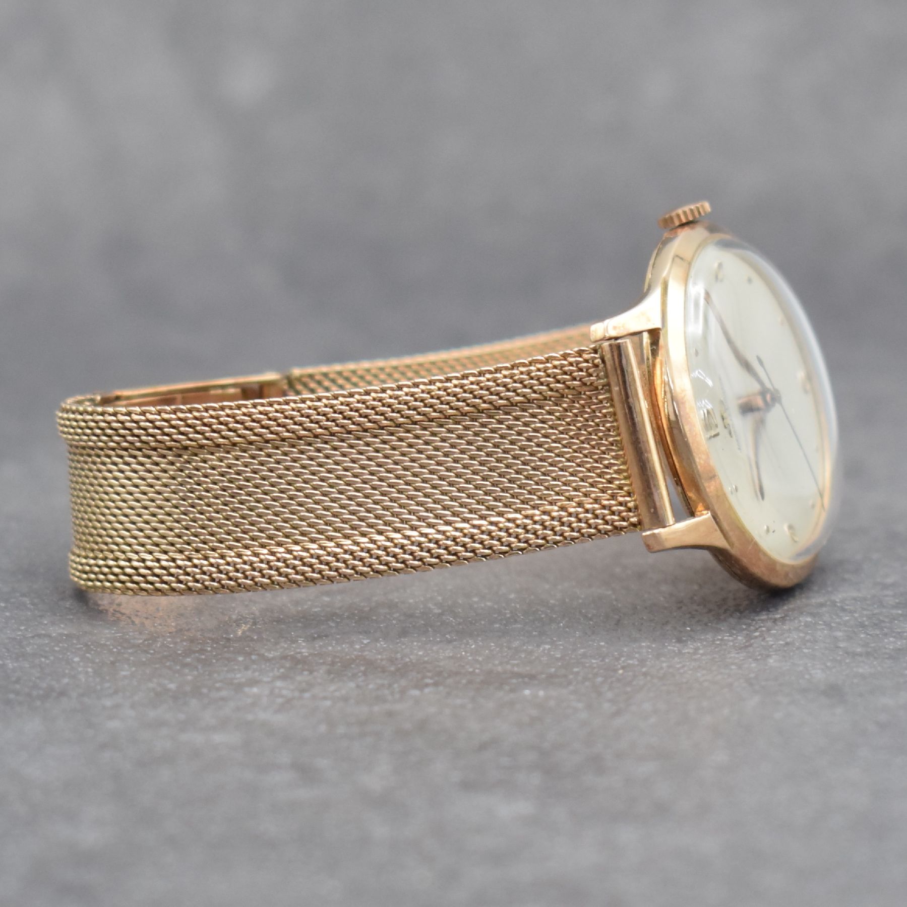 Detail e: Jaeger-LeCoultre Herrenarmbanduhr in RoseG 585/000, Werk Schweiz um 1950, Handaufzug, neutr. RoseG 585/000 Geh. & Band später, silb. Zifferbl. m. ...