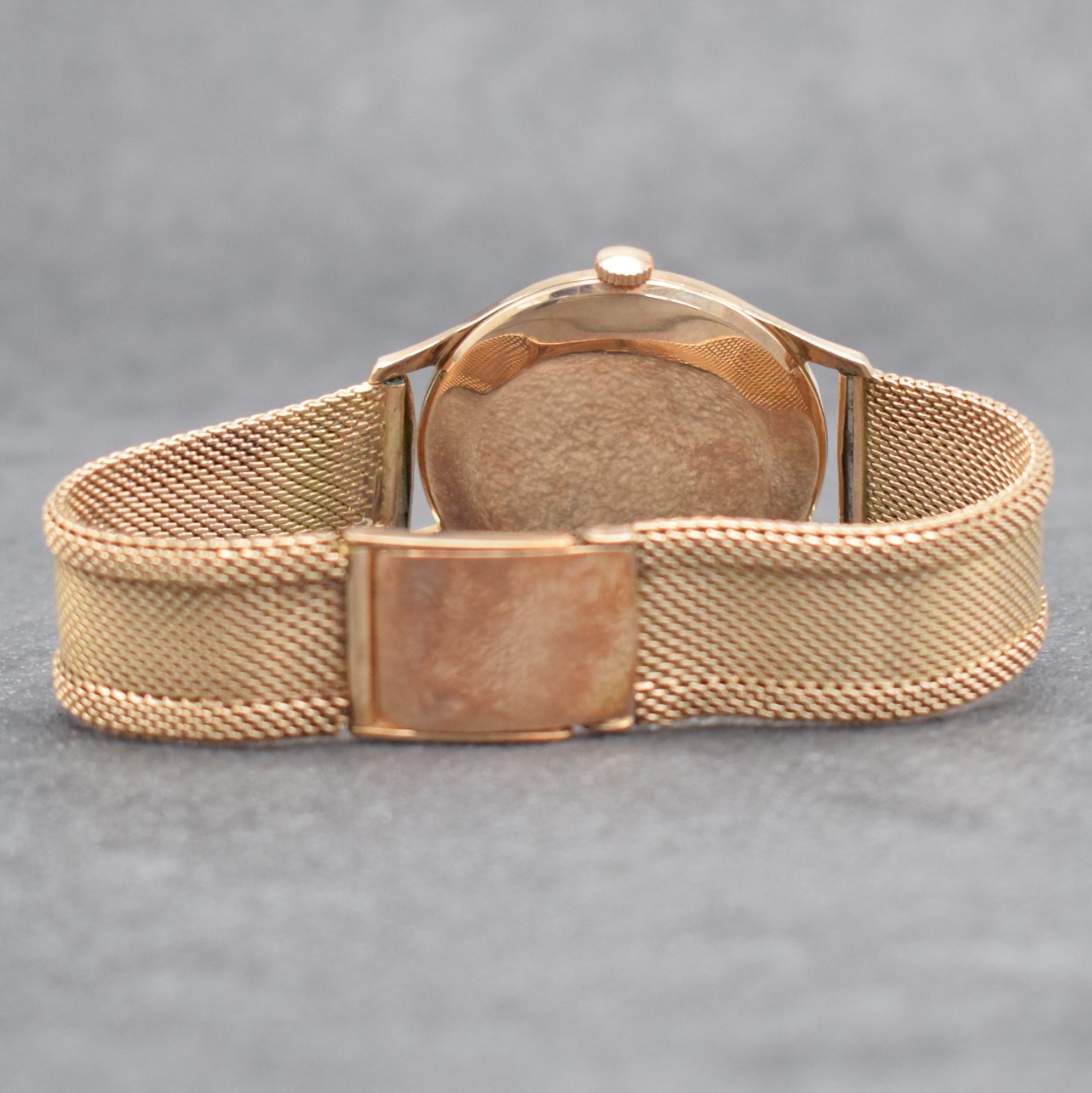 Detail f: Jaeger-LeCoultre Herrenarmbanduhr in RoseG 585/000, Werk Schweiz um 1950, Handaufzug, neutr. RoseG 585/000 Geh. & Band später, silb. Zifferbl. m. ...