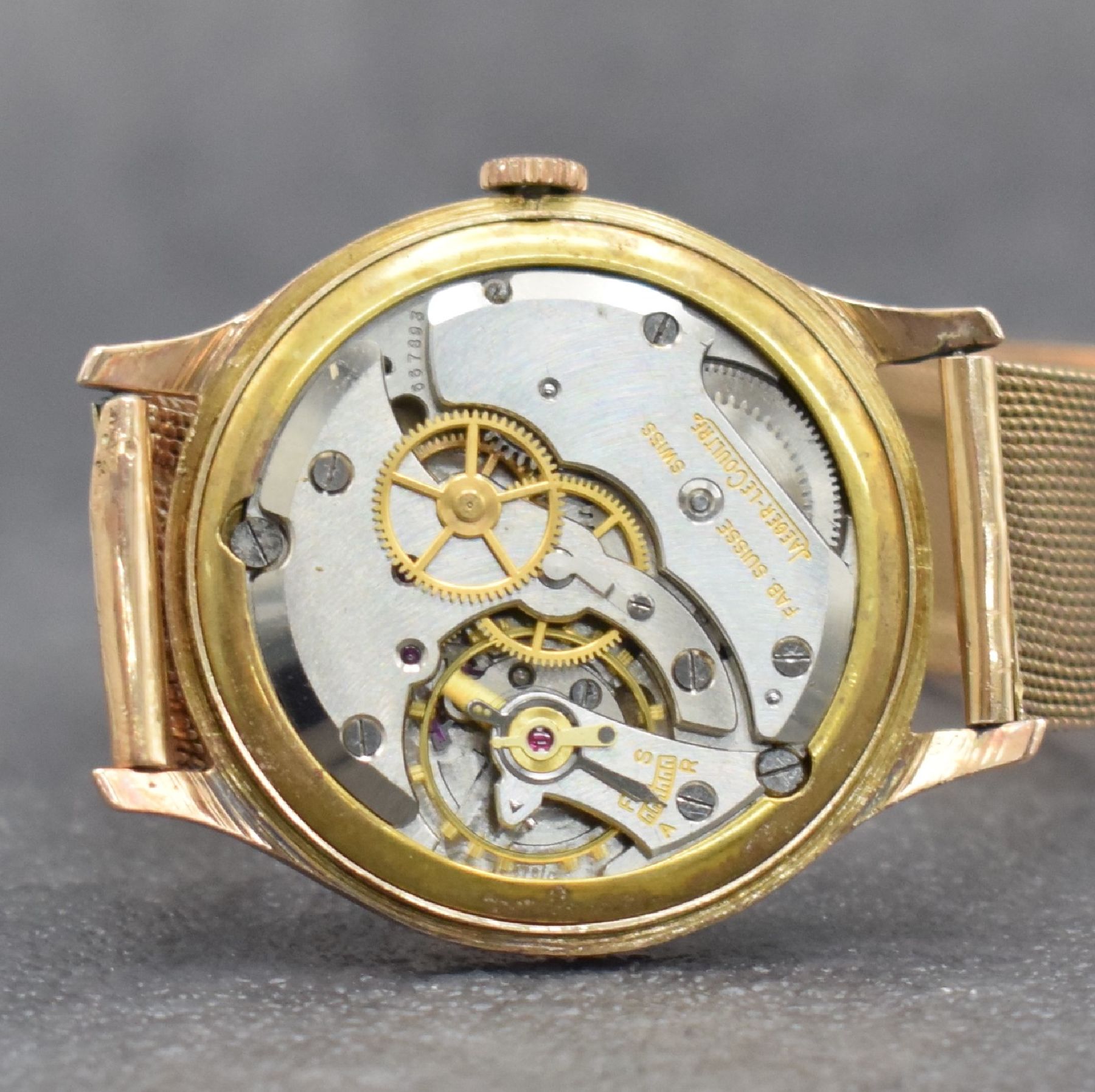 Detail i: Jaeger-LeCoultre Herrenarmbanduhr in RoseG 585/000, Werk Schweiz um 1950, Handaufzug, neutr. RoseG 585/000 Geh. & Band später, silb. Zifferbl. m. ...