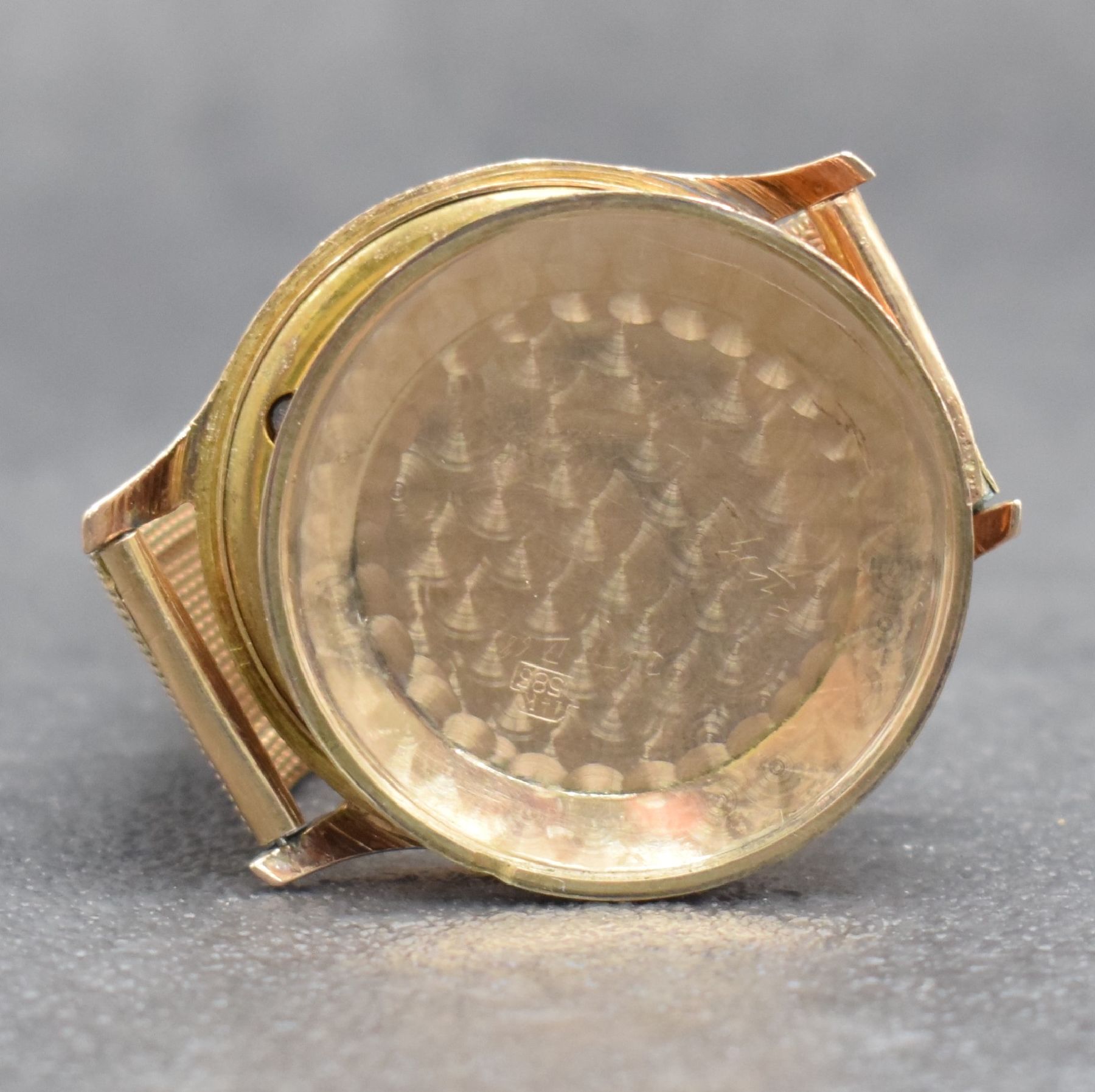 Detail k: Jaeger-LeCoultre Herrenarmbanduhr in RoseG 585/000, Werk Schweiz um 1950, Handaufzug, neutr. RoseG 585/000 Geh. & Band später, silb. Zifferbl. m. ...