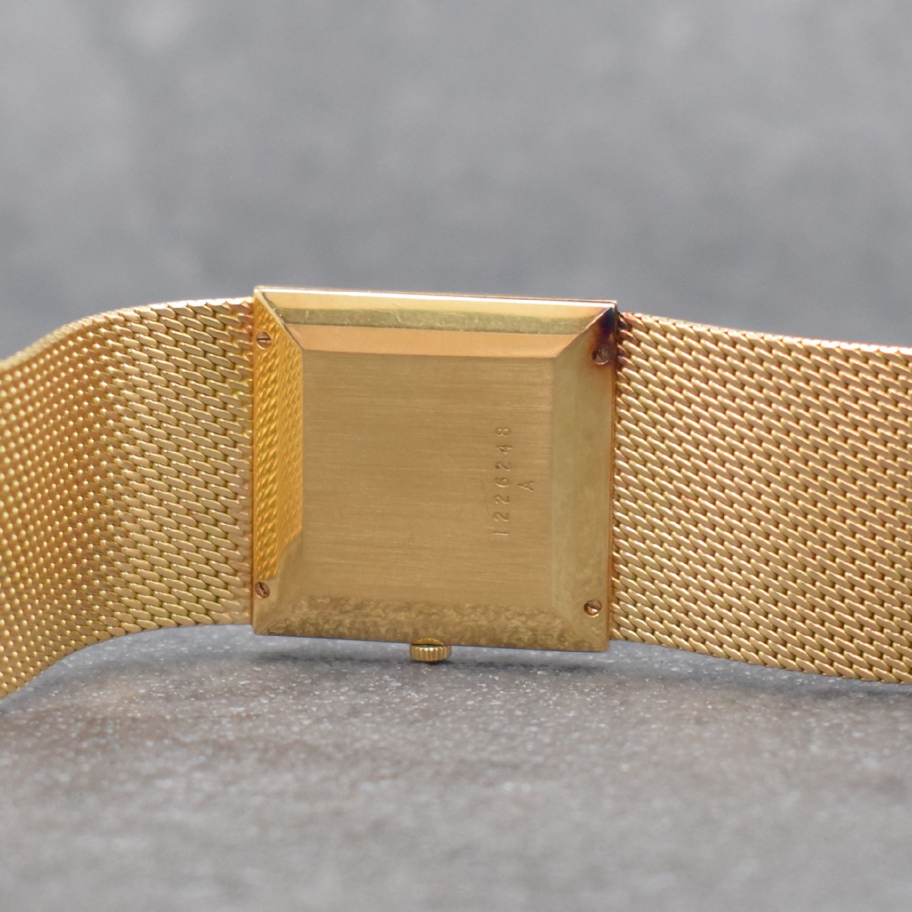 Detail g: Jaeger-LeCoultre Armbanduhr in RoseG 750/000, Schweiz um 1960, Handaufzug, Ref. 1900, 2-teil. Geh., Boden aufgedr., silb. Zifferbl. m. aufges. ...