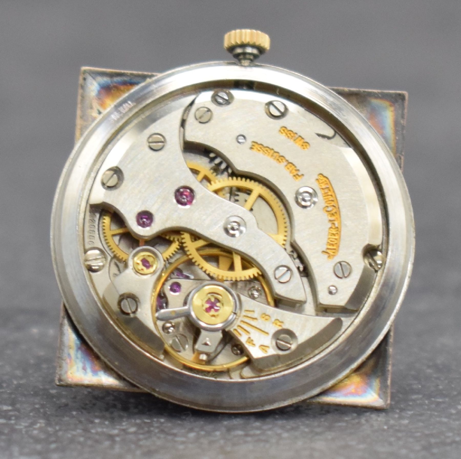 Detail i: Jaeger-LeCoultre Armbanduhr in RoseG 750/000, Schweiz um 1960, Handaufzug, Ref. 1900, 2-teil. Geh., Boden aufgedr., silb. Zifferbl. m. aufges. ...
