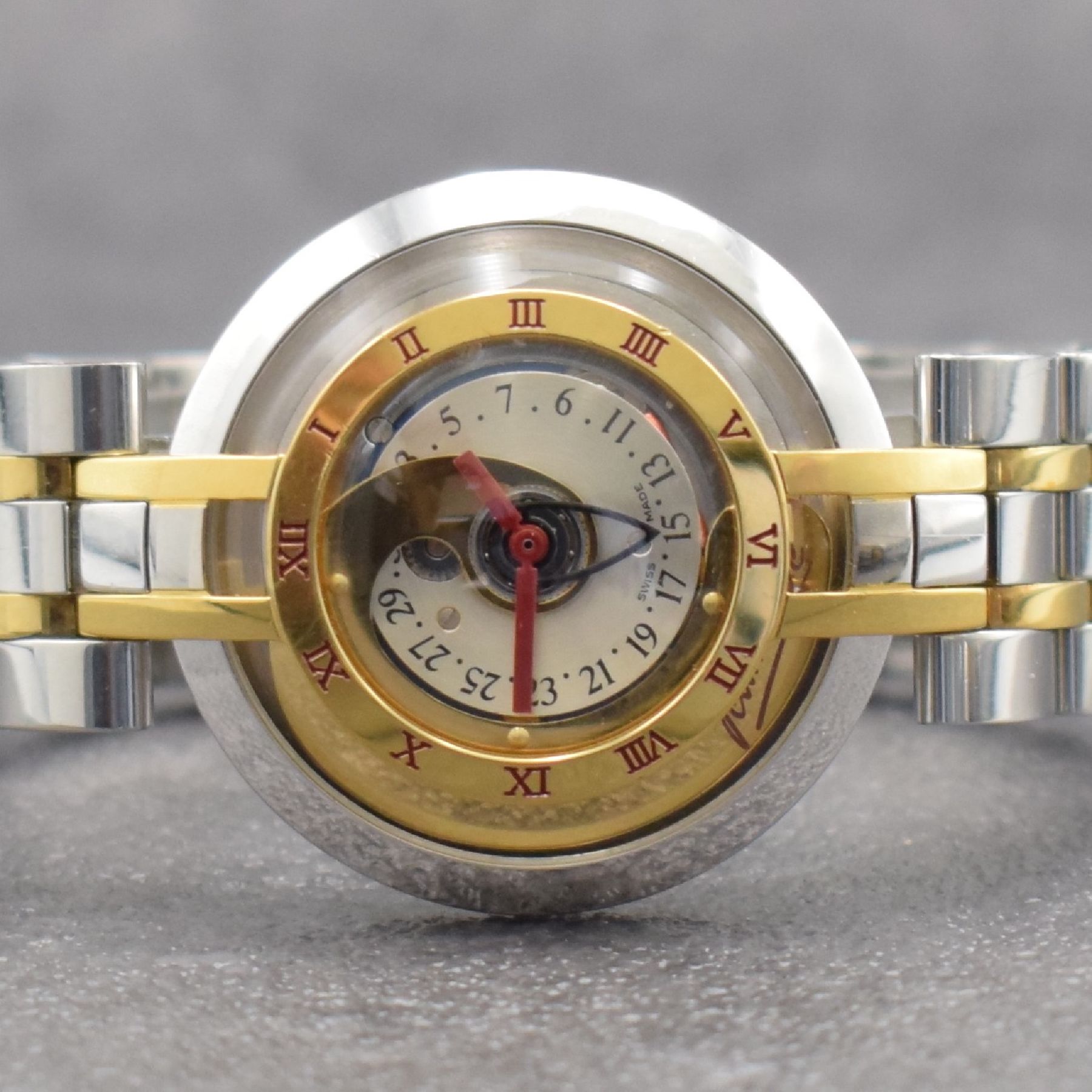Detail a: JEAN d´EVE 2 seltene Armbanduhren Modell Samara, Schweiz um 1990, quarz mit Automatik-Generator-Prinzip, Stahlgeh. teils verg. m. 1x orig. Lederband ...