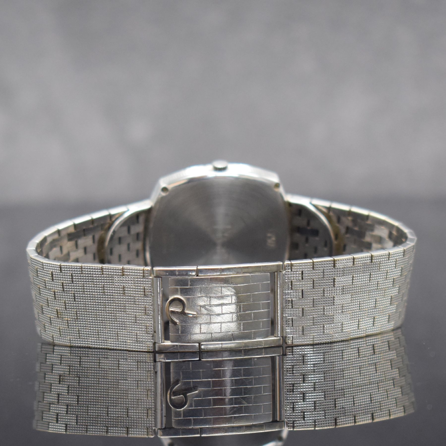 Detail e: PIAGET Armbanduhr in WG 750/000 Ref. 13448, Schweiz um 1970, Automatik, massives Geh., Boden 4-fach verschr., WG 750/000 Gliederband, silb. ...