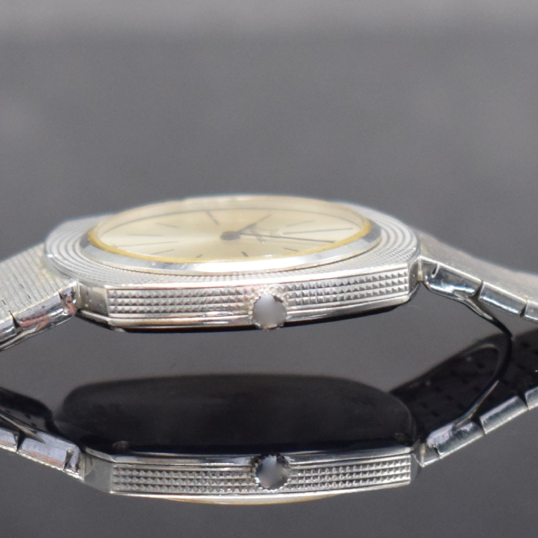 Detail g: PIAGET Armbanduhr in WG 750/000 Ref. 13448, Schweiz um 1970, Automatik, massives Geh., Boden 4-fach verschr., WG 750/000 Gliederband, silb. ...