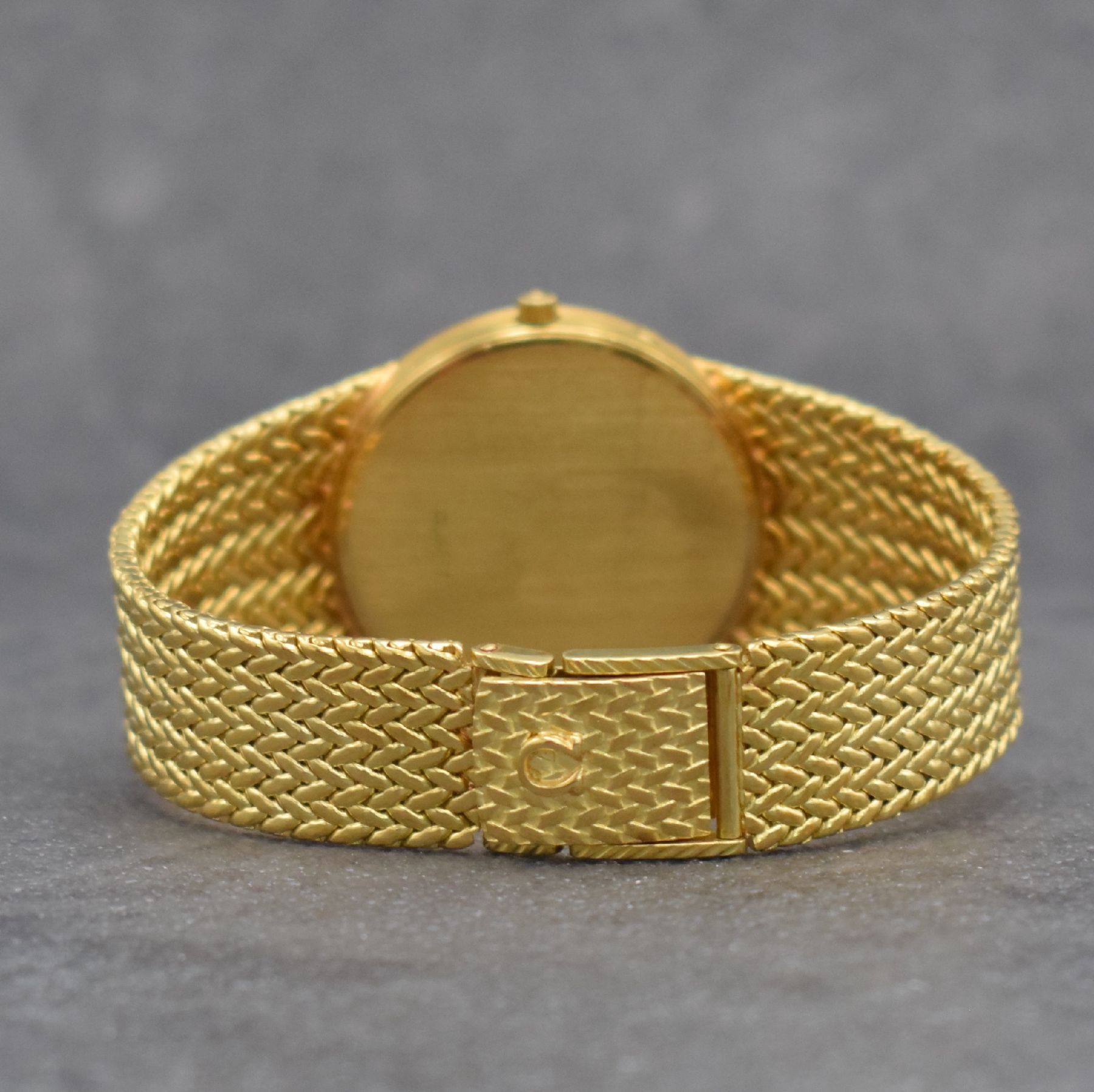 Detail d: OMEGA Herrenarmbanduhr in GG 750/000 Referenz 196 7353, Schweiz um 1980, quarz, Boden aufgedr., schwarzes Zifferbl. m. aufgel. Diamant-Indizes, Anz. ...