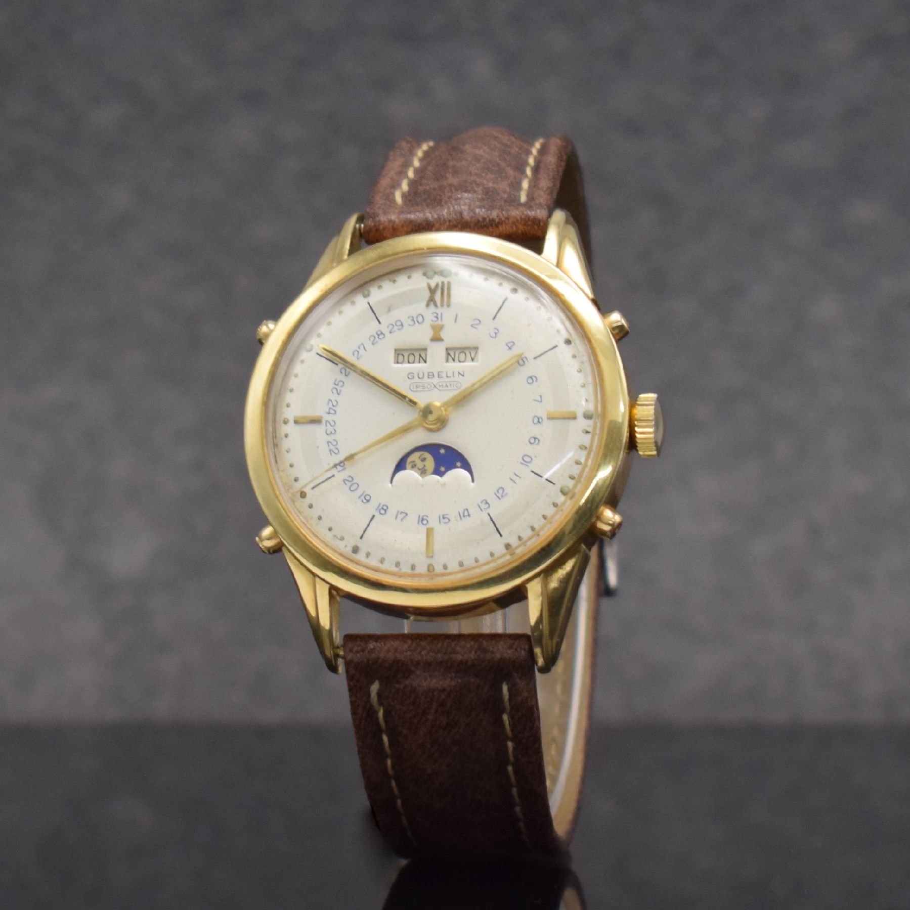 Detail b: GÜBELIN Herrenarmbanduhr Ipso Matic mit in GG 750/000 mit Vollkalender, Automatik, Schweiz um 1950, 3-teil. Geh., Boden verschr., Lünette aufgedr., ...