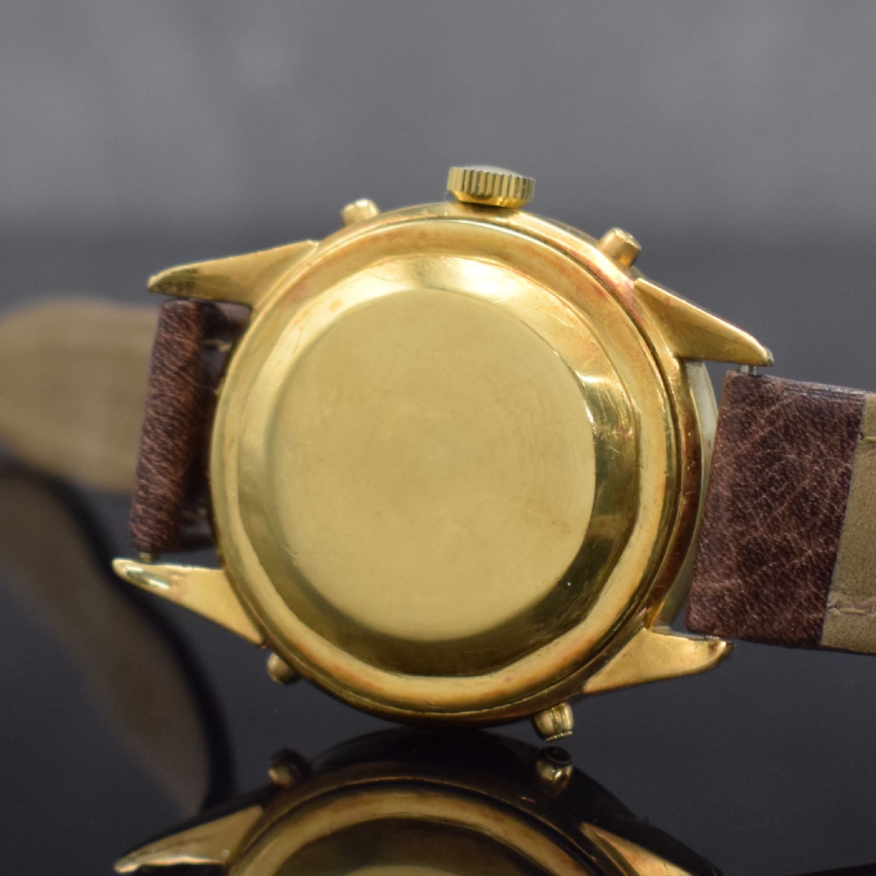 Detail f: GÜBELIN Herrenarmbanduhr Ipso Matic mit in GG 750/000 mit Vollkalender, Automatik, Schweiz um 1950, 3-teil. Geh., Boden verschr., Lünette aufgedr., ...
