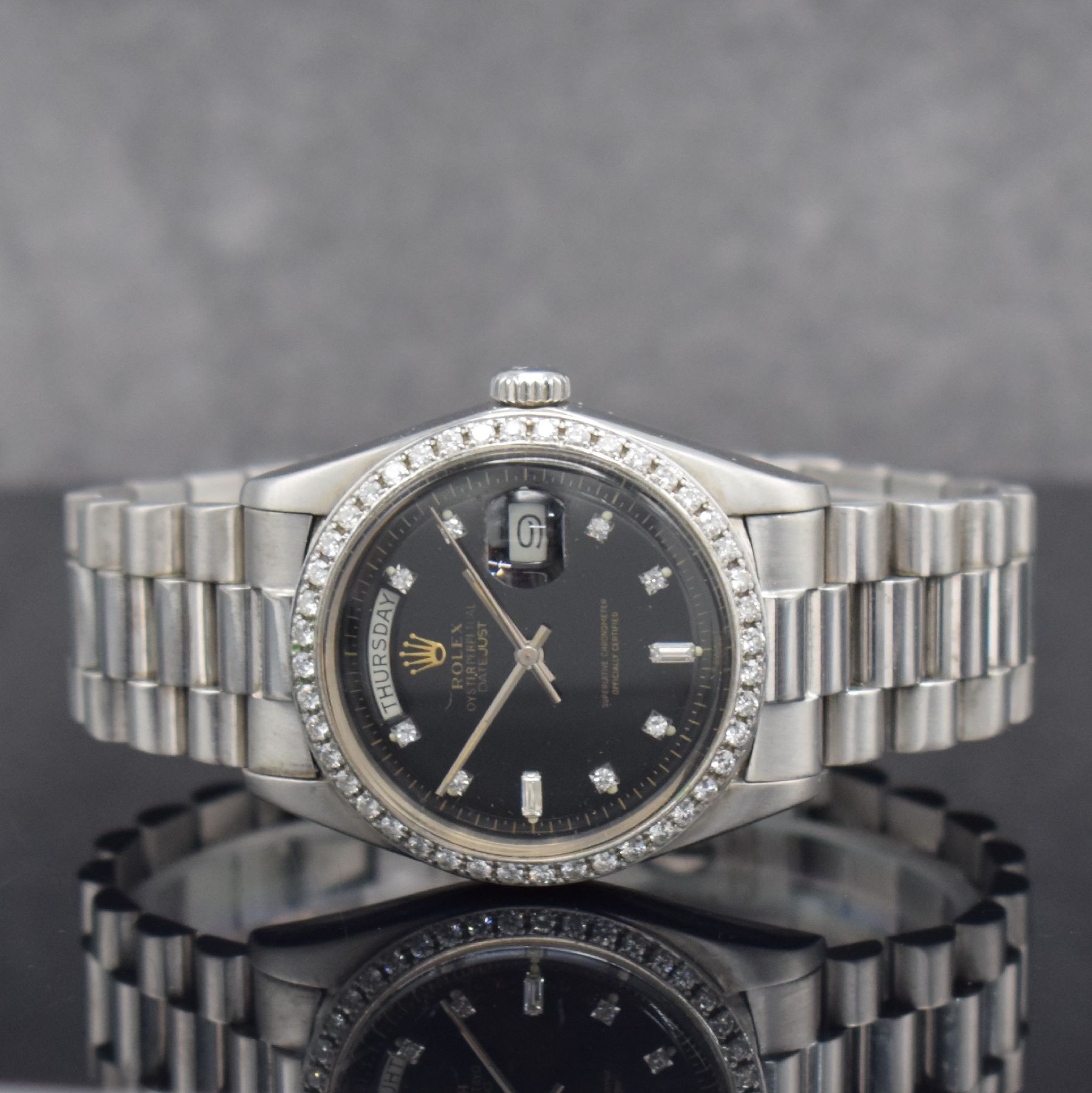 ROLEX Oyster Perpetual Day-Date Herrenarmbanduhr in WG 750/000 Referenz 1803, Schweiz um 1977, Automatik, Chronometer der Superlative, schwarzes ...