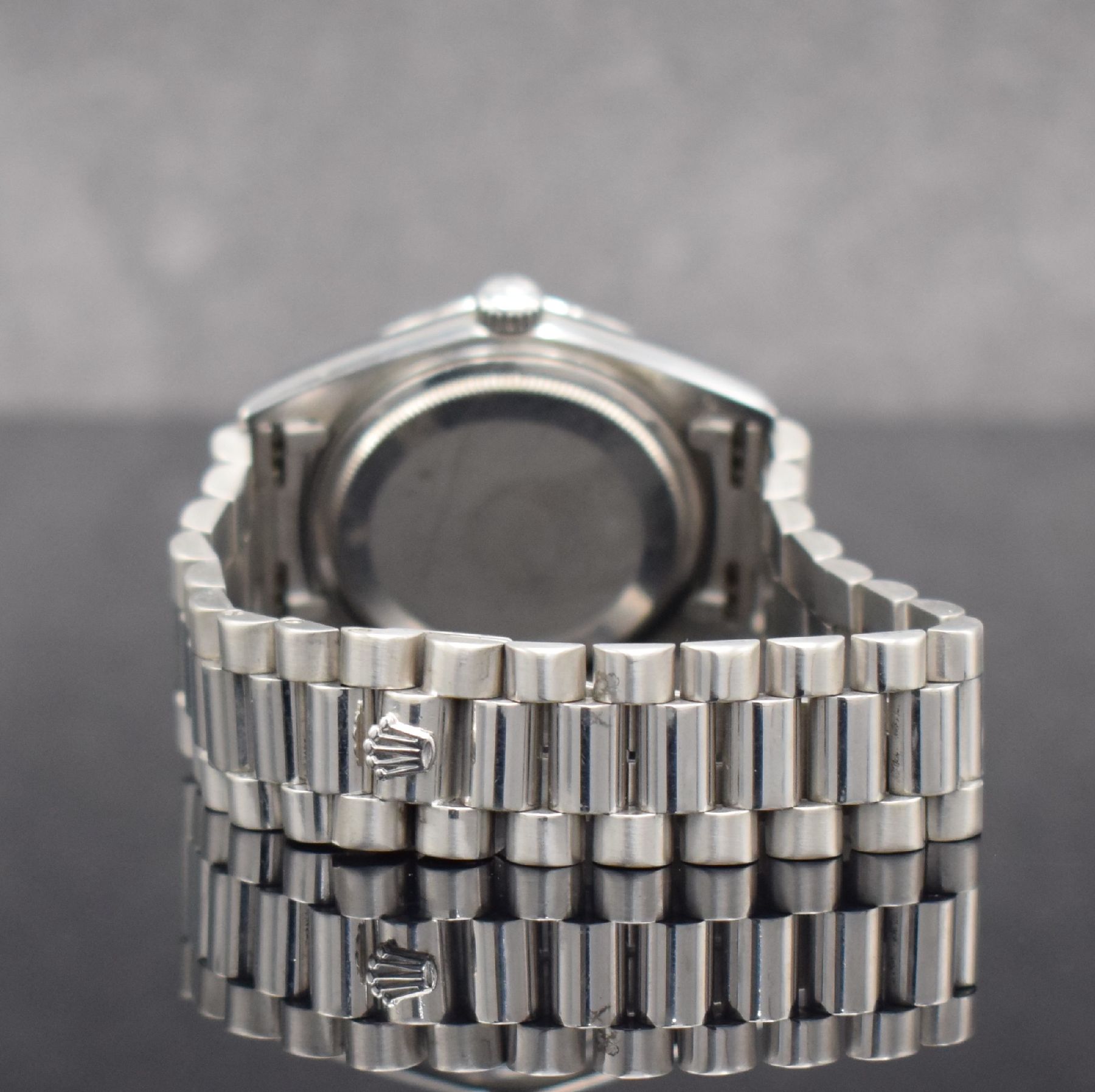 Detail d: ROLEX Oyster Perpetual Day-Date Herrenarmbanduhr in WG 750/000 Referenz 1803, Schweiz um 1977, Automatik, Chronometer der Superlative, schwarzes ...