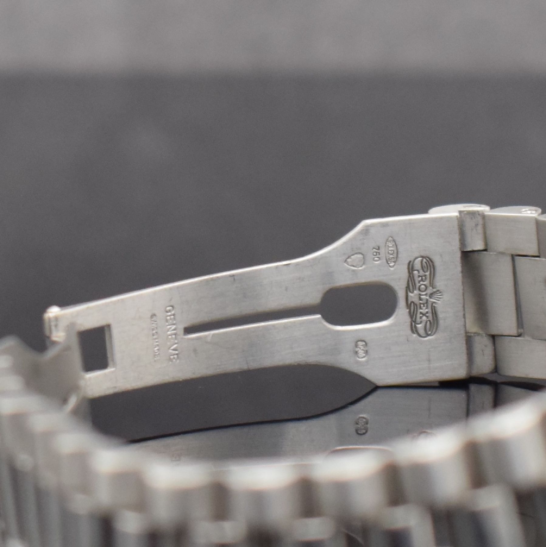 Detail e: ROLEX Oyster Perpetual Day-Date Herrenarmbanduhr in WG 750/000 Referenz 1803, Schweiz um 1977, Automatik, Chronometer der Superlative, schwarzes ...