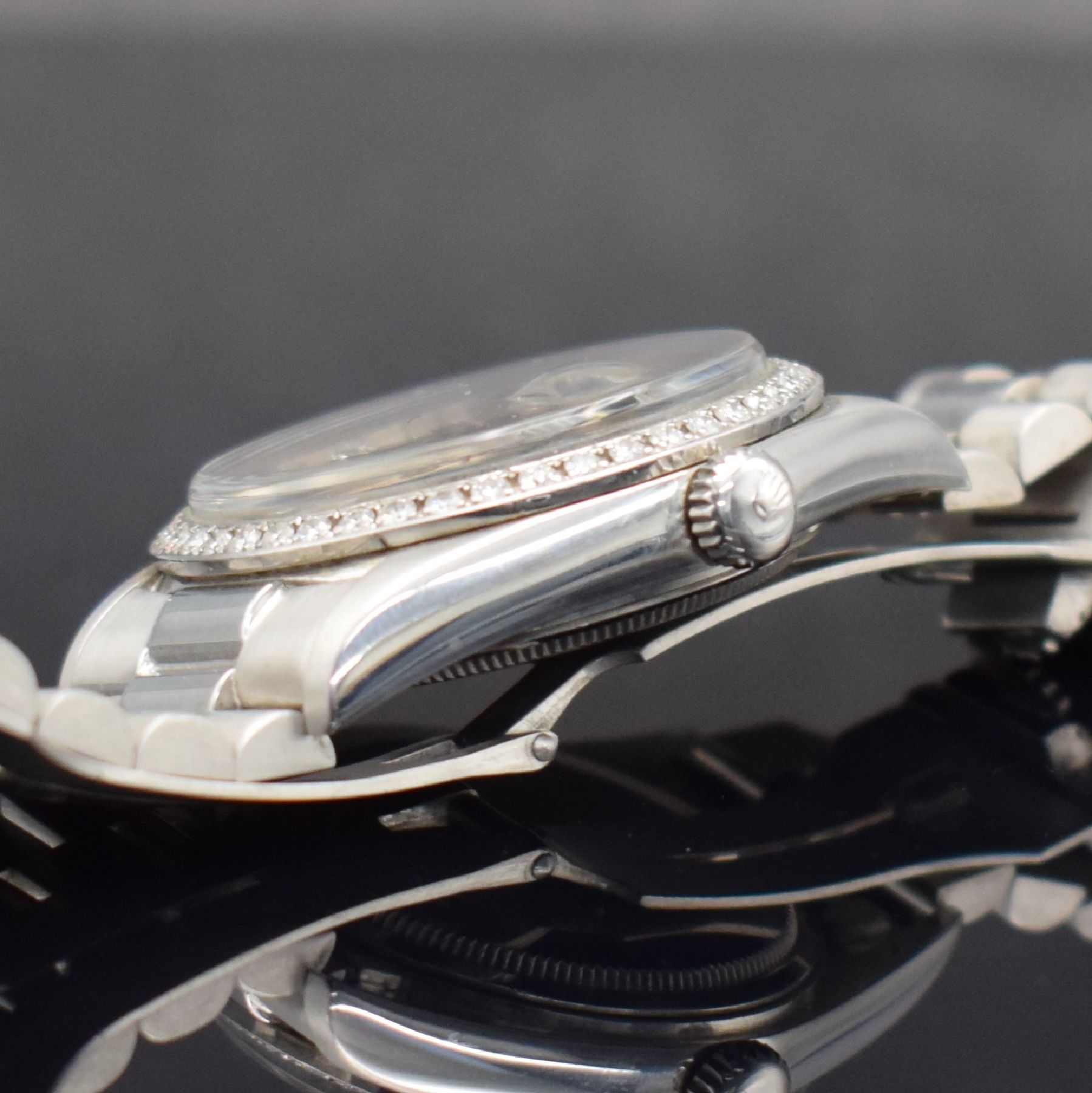 Detail f: ROLEX Oyster Perpetual Day-Date Herrenarmbanduhr in WG 750/000 Referenz 1803, Schweiz um 1977, Automatik, Chronometer der Superlative, schwarzes ...